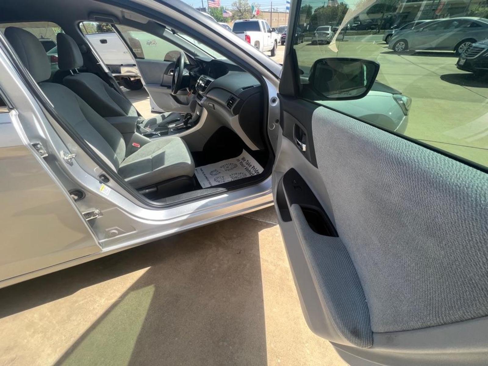 2013 Silver/ Black HONDA ACCORD LX (1HGCR2F36DA) with an 2.4L engine, Continuously Variable transmission, located at 4415 NE 28th St, Haltom City, TX, 76117, (817) 222-9334, 32.795322, -97.280937 - Photo #9