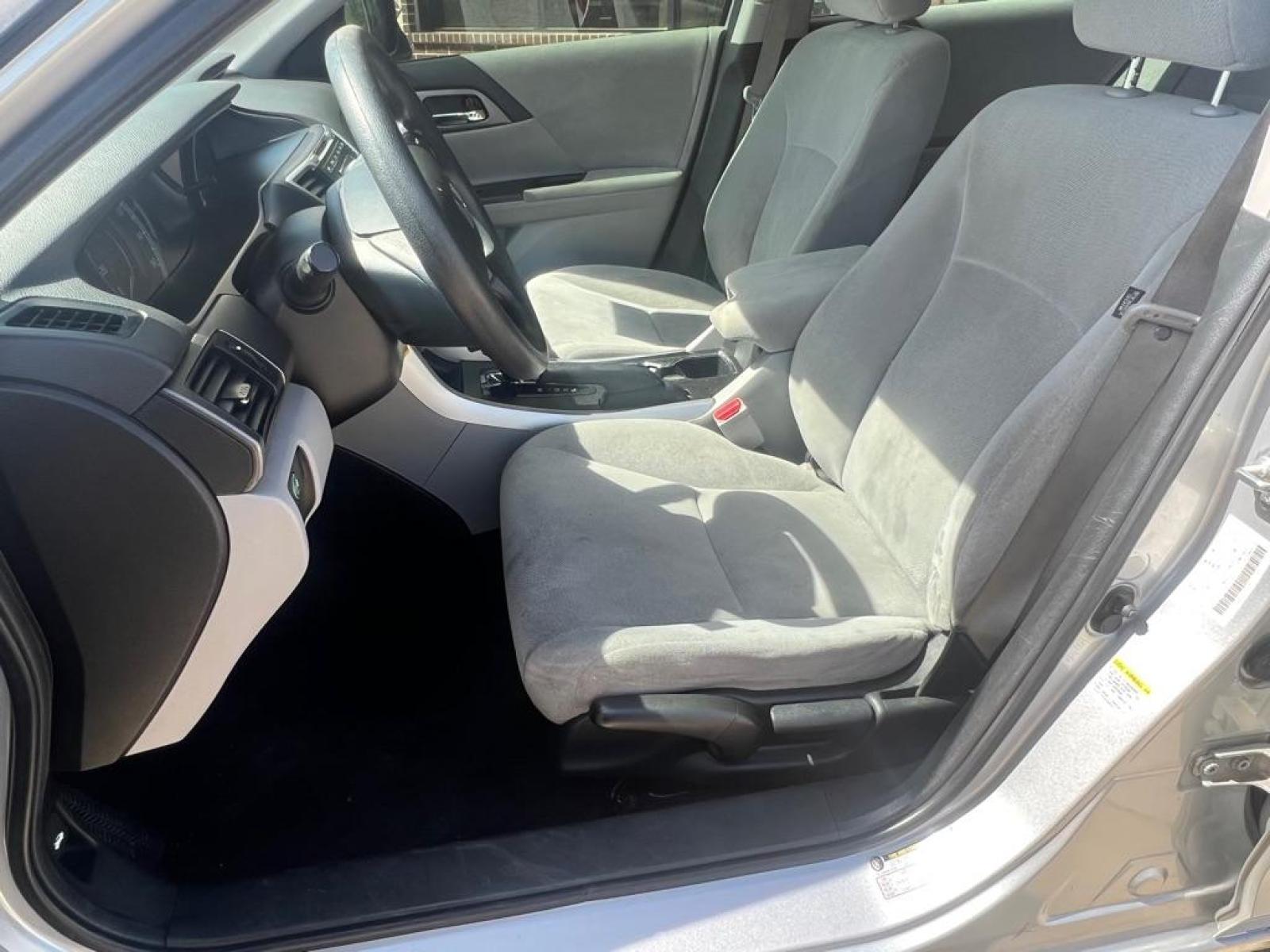 2013 Silver/ Black HONDA ACCORD LX (1HGCR2F36DA) with an 2.4L engine, Continuously Variable transmission, located at 4415 NE 28th St, Haltom City, TX, 76117, (817) 222-9334, 32.795322, -97.280937 - Photo #19