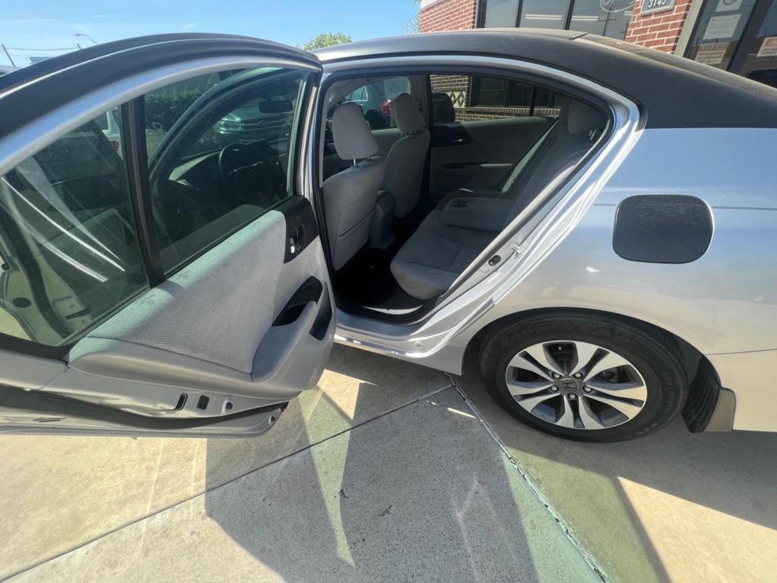 2013 Silver/ Black HONDA ACCORD LX (1HGCR2F36DA) with an 2.4L engine, Continuously Variable transmission, located at 4415 NE 28th St, Haltom City, TX, 76117, (817) 222-9334, 32.795322, -97.280937 - Photo #3