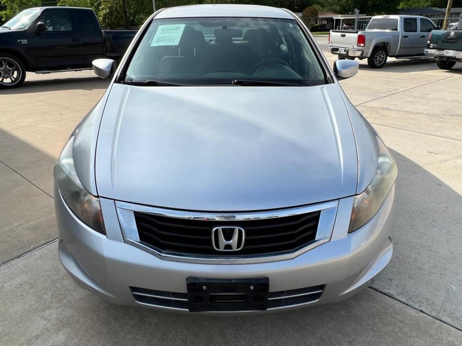 2010 Gray HONDA ACCORD LX (1HGCP2F35AA) with an 2.4L engine, Automatic transmission, located at 4415 NE 28th St, Haltom City, TX, 76117, (817) 222-9334, 32.795322, -97.280937 - Photo #6