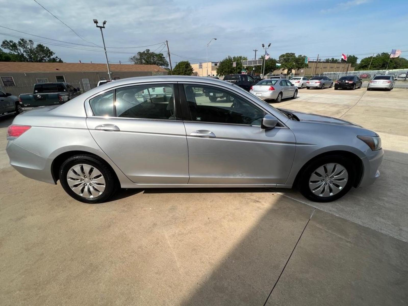2010 Gray HONDA ACCORD LX (1HGCP2F35AA) with an 2.4L engine, Automatic transmission, located at 4415 NE 28th St, Haltom City, TX, 76117, (817) 222-9334, 32.795322, -97.280937 - Photo #5