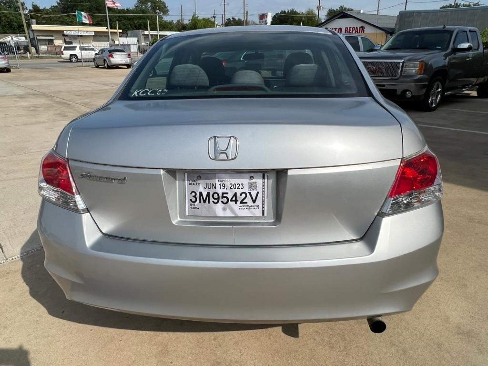 2010 Gray HONDA ACCORD LX (1HGCP2F35AA) with an 2.4L engine, Automatic transmission, located at 4415 NE 28th St, Haltom City, TX, 76117, (817) 222-9334, 32.795322, -97.280937 - Photo #7