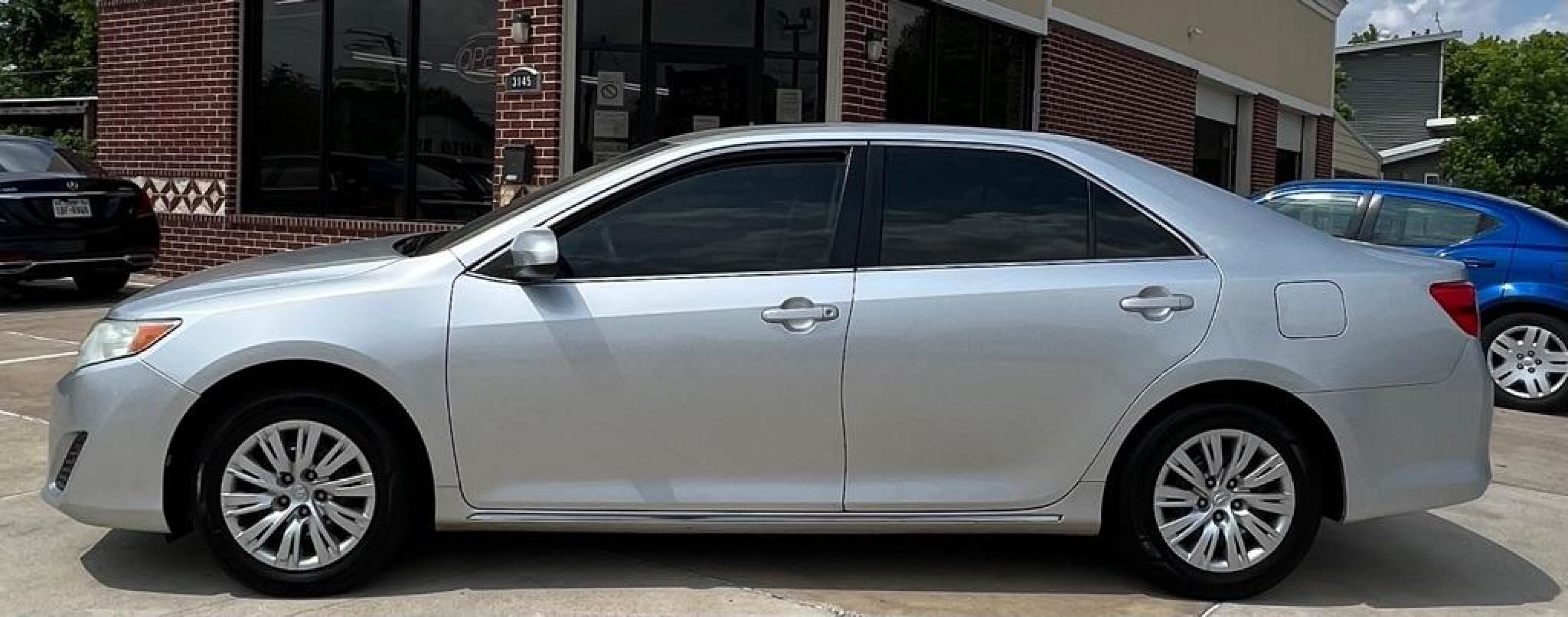 2012 Silver TOYOTA CAMRY BASE (4T1BF1FK3CU) with an 2.5L engine, Automatic transmission, located at 4415 NE 28th St, Haltom City, TX, 76117, (817) 222-9334, 32.795322, -97.280937 - Photo #1