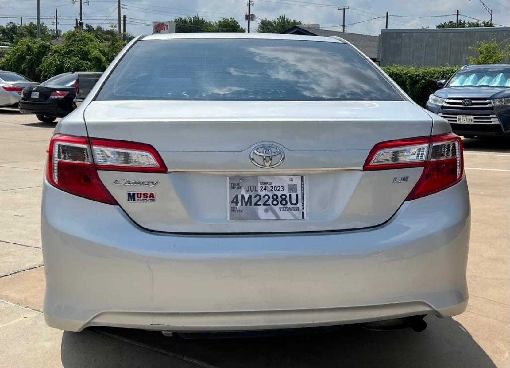 2012 Silver TOYOTA CAMRY BASE (4T1BF1FK3CU) with an 2.5L engine, Automatic transmission, located at 4415 NE 28th St, Haltom City, TX, 76117, (817) 222-9334, 32.795322, -97.280937 - Photo #2