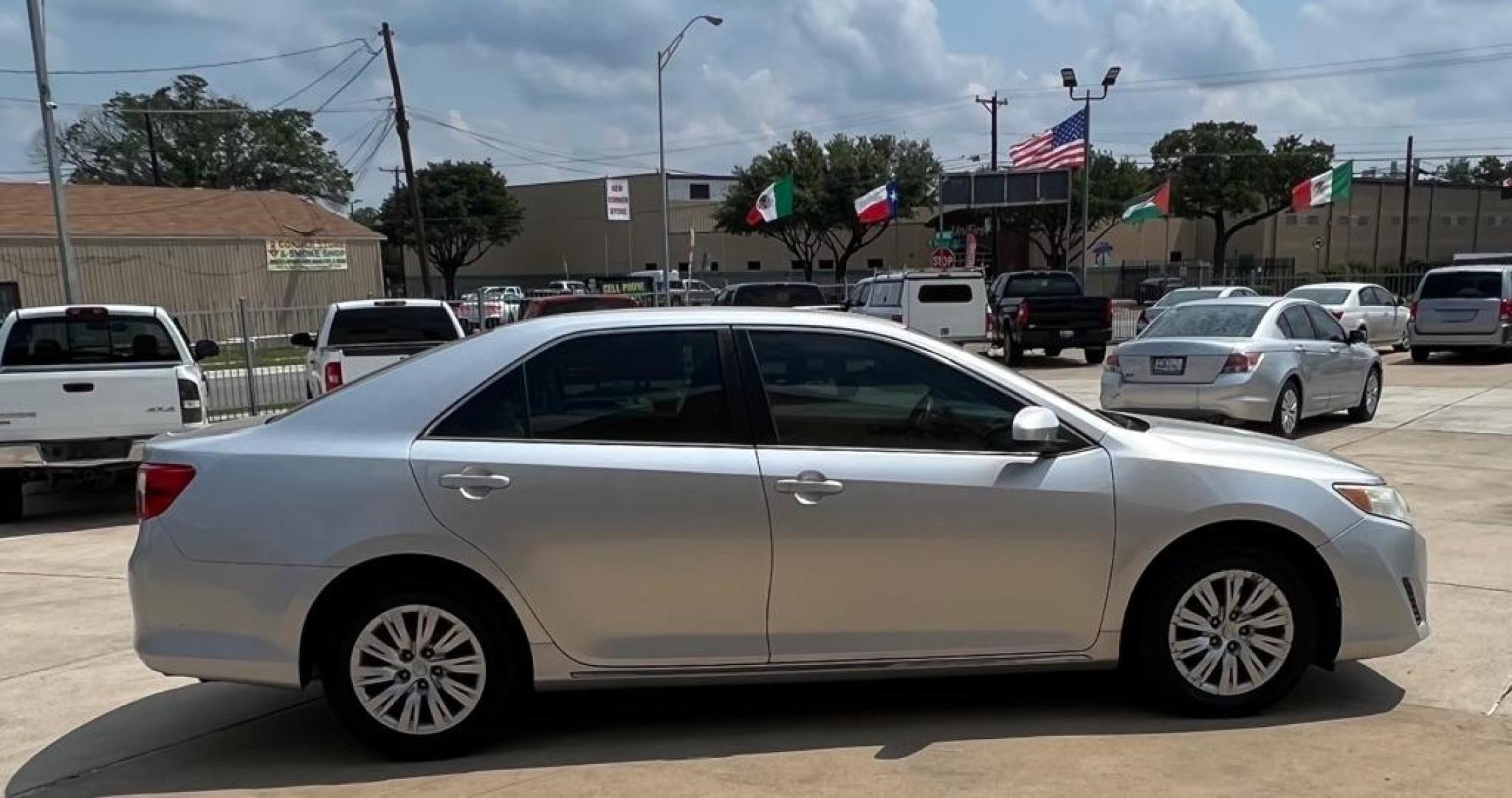 2012 Silver TOYOTA CAMRY BASE (4T1BF1FK3CU) with an 2.5L engine, Automatic transmission, located at 4415 NE 28th St, Haltom City, TX, 76117, (817) 222-9334, 32.795322, -97.280937 - Photo #3