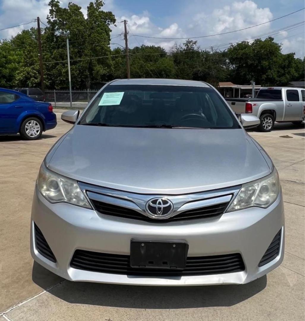 2012 SILVER TOYOTA CAMRY BASE (4T1BF1FK3CU) with an 2.5L engine, Automatic transmission, located at 4415 NE 28th St, Haltom City, TX, 76117, (817) 222-9334, 32.795322, -97.280937 - Photo#1
