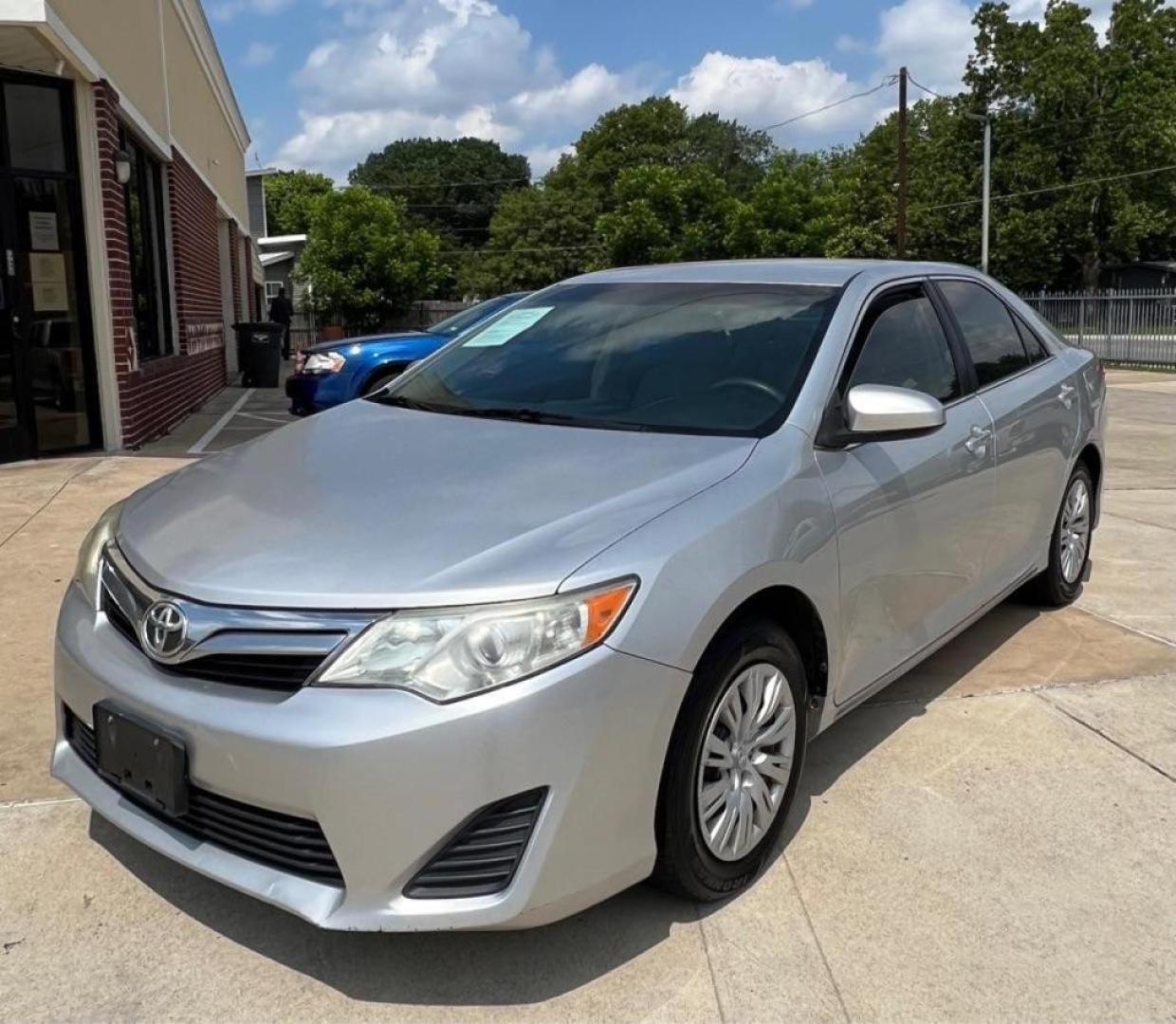 2012 SILVER TOYOTA CAMRY BASE (4T1BF1FK3CU) with an 2.5L engine, Automatic transmission, located at 4415 NE 28th St, Haltom City, TX, 76117, (817) 222-9334, 32.795322, -97.280937 - Photo#2