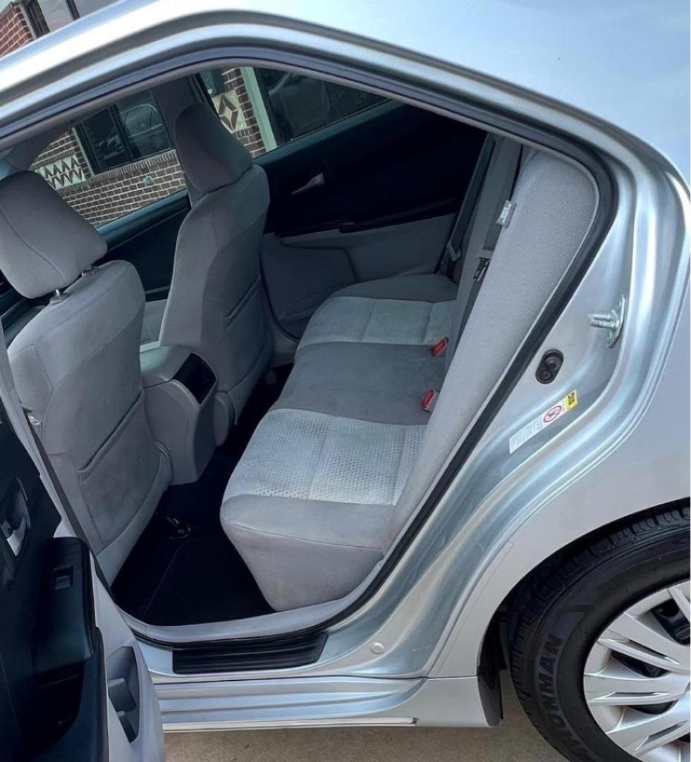 2012 SILVER TOYOTA CAMRY BASE (4T1BF1FK3CU) with an 2.5L engine, Automatic transmission, located at 4415 NE 28th St, Haltom City, TX, 76117, (817) 222-9334, 32.795322, -97.280937 - Photo#10