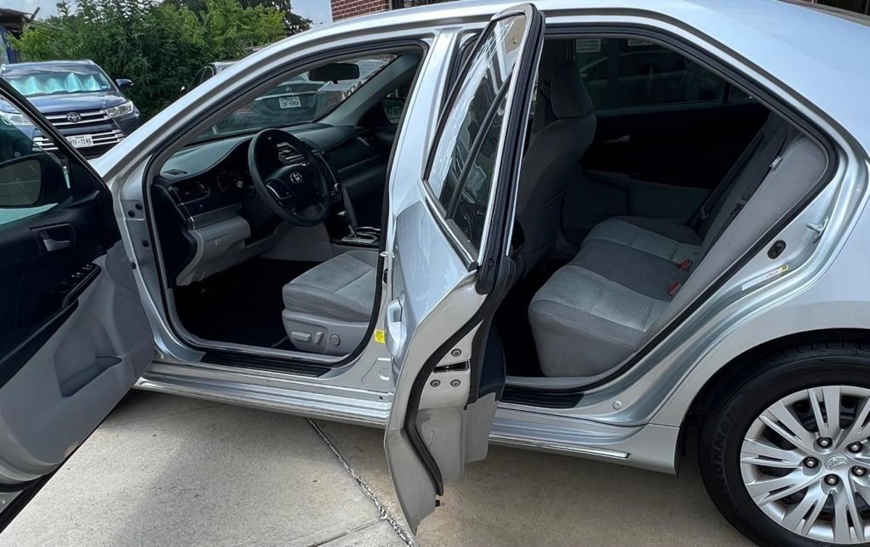 2012 SILVER TOYOTA CAMRY BASE (4T1BF1FK3CU) with an 2.5L engine, Automatic transmission, located at 4415 NE 28th St, Haltom City, TX, 76117, (817) 222-9334, 32.795322, -97.280937 - Photo#9