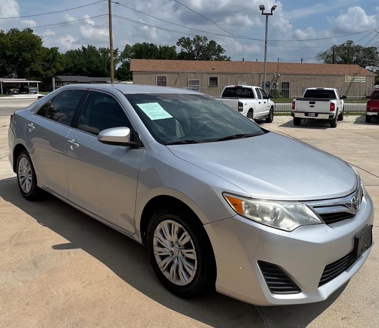 2012 SILVER TOYOTA CAMRY BASE (4T1BF1FK3CU) with an 2.5L engine, Automatic transmission, located at 4415 NE 28th St, Haltom City, TX, 76117, (817) 222-9334, 32.795322, -97.280937 - Photo#12