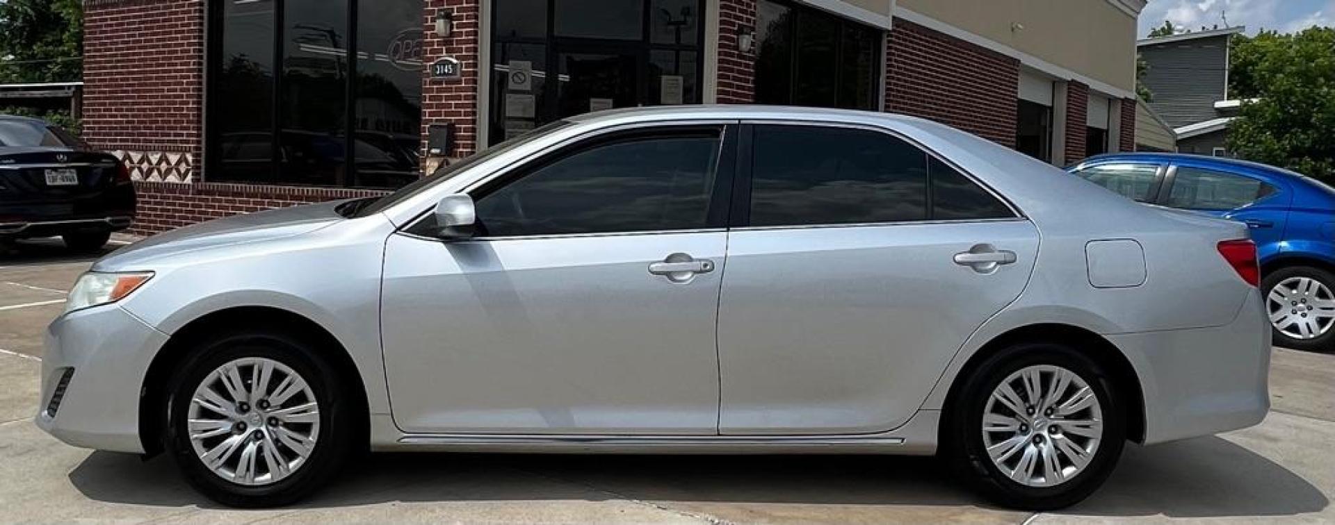 2012 SILVER TOYOTA CAMRY BASE (4T1BF1FK3CU) with an 2.5L engine, Automatic transmission, located at 4415 NE 28th St, Haltom City, TX, 76117, (817) 222-9334, 32.795322, -97.280937 - Photo#1