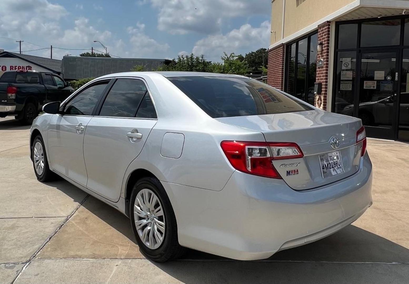 2012 SILVER TOYOTA CAMRY BASE (4T1BF1FK3CU) with an 2.5L engine, Automatic transmission, located at 4415 NE 28th St, Haltom City, TX, 76117, (817) 222-9334, 32.795322, -97.280937 - Photo#8