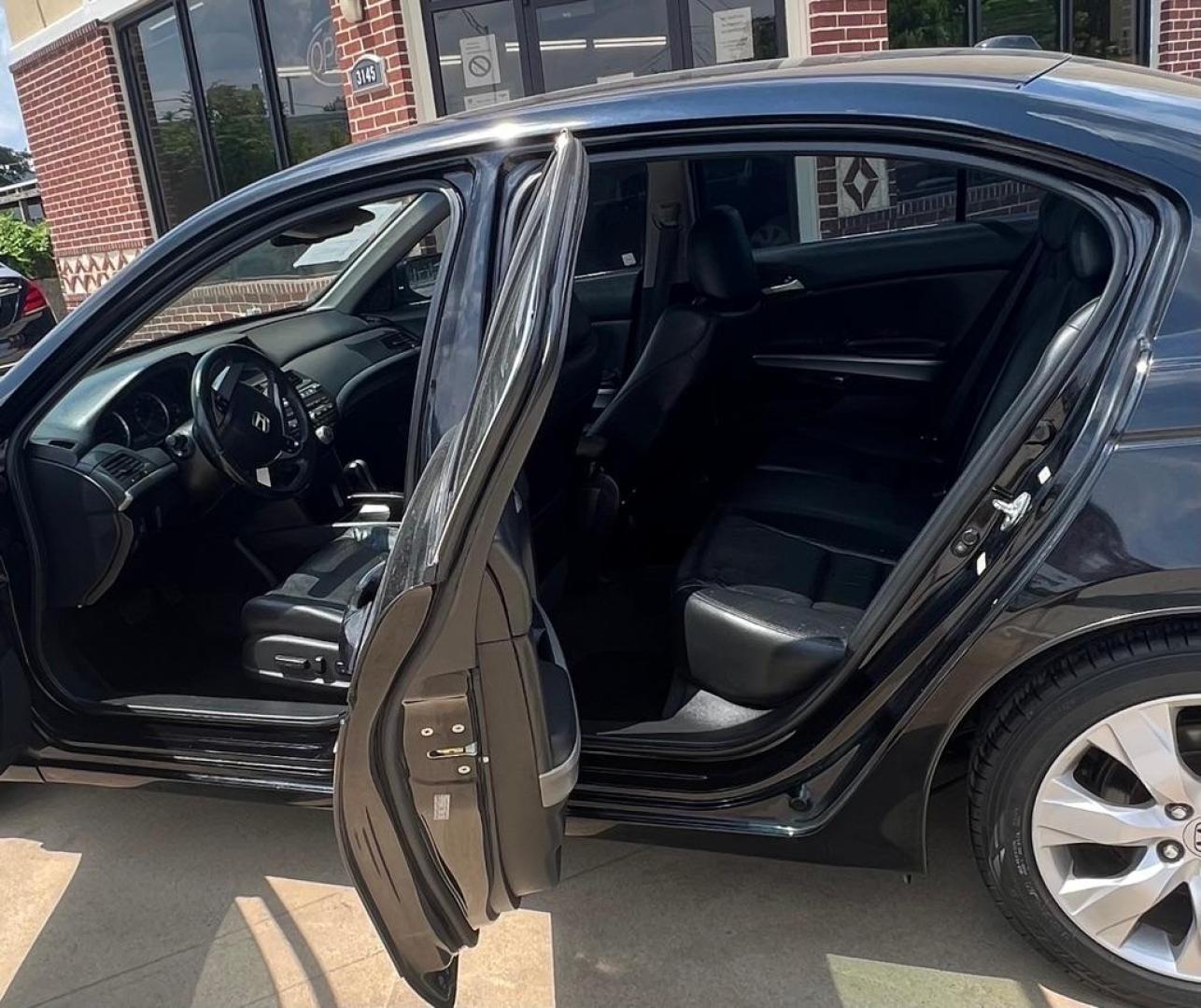 2010 BLACK HONDA ACCORD EXL (1HGCP2F88AA) with an 2.4L engine, Automatic transmission, located at 4415 NE 28th St, Haltom City, TX, 76117, (817) 222-9334, 32.795322, -97.280937 - Photo#9