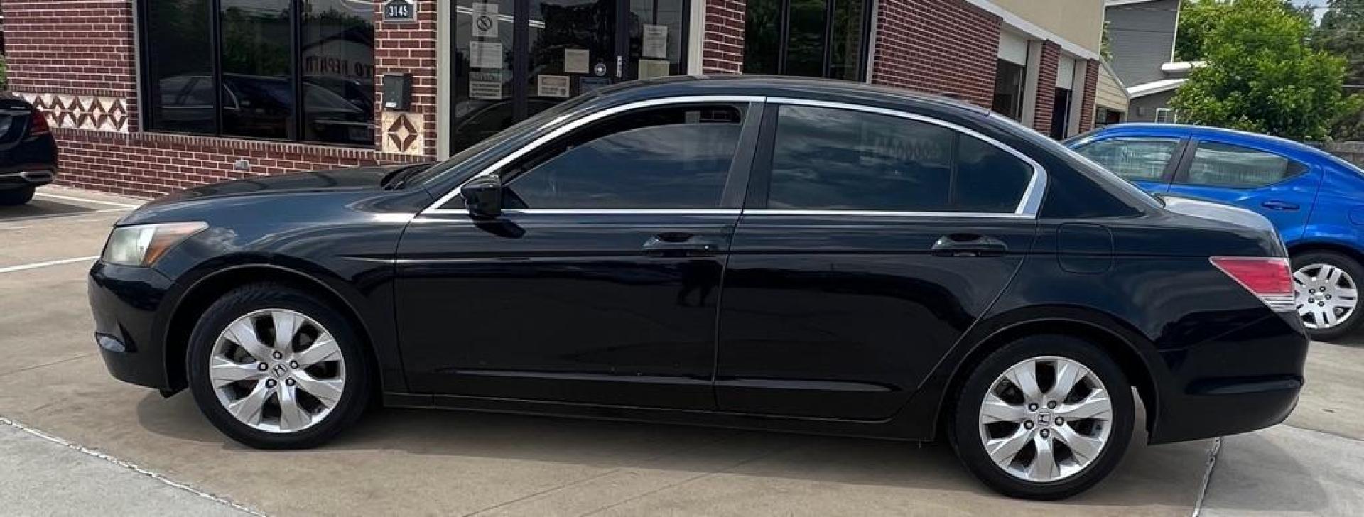 2010 BLACK HONDA ACCORD EXL (1HGCP2F88AA) with an 2.4L engine, Automatic transmission, located at 4415 NE 28th St, Haltom City, TX, 76117, (817) 222-9334, 32.795322, -97.280937 - Photo#2