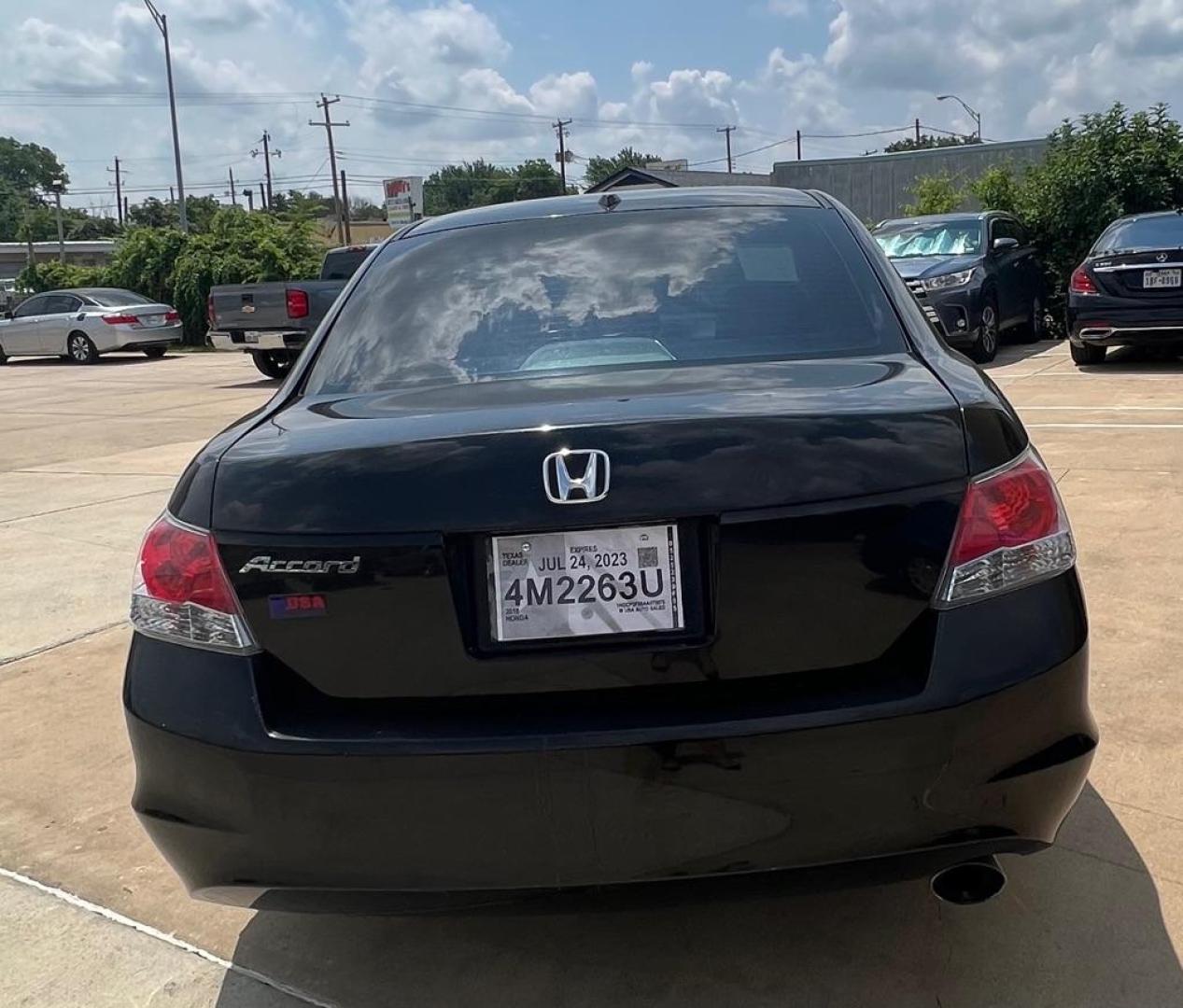 2010 BLACK HONDA ACCORD EXL (1HGCP2F88AA) with an 2.4L engine, Automatic transmission, located at 4415 NE 28th St, Haltom City, TX, 76117, (817) 222-9334, 32.795322, -97.280937 - Photo#3