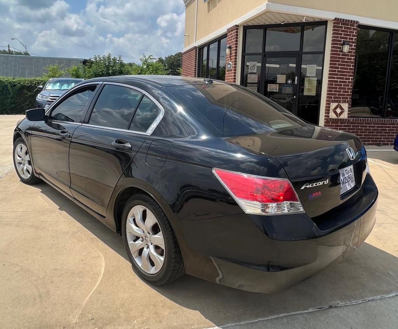 2010 BLACK HONDA ACCORD EXL (1HGCP2F88AA) with an 2.4L engine, Automatic transmission, located at 4415 NE 28th St, Haltom City, TX, 76117, (817) 222-9334, 32.795322, -97.280937 - Photo#6