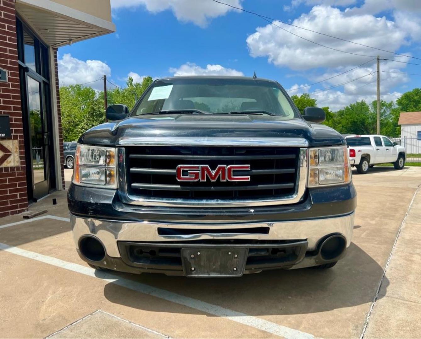 2010 BLACK GMC SIERRA 1500 SL (3GTRCUEA1AG) with an 4.8L engine, Automatic transmission, located at 4415 NE 28th St, Haltom City, TX, 76117, (817) 222-9334, 32.795322, -97.280937 - Photo#1