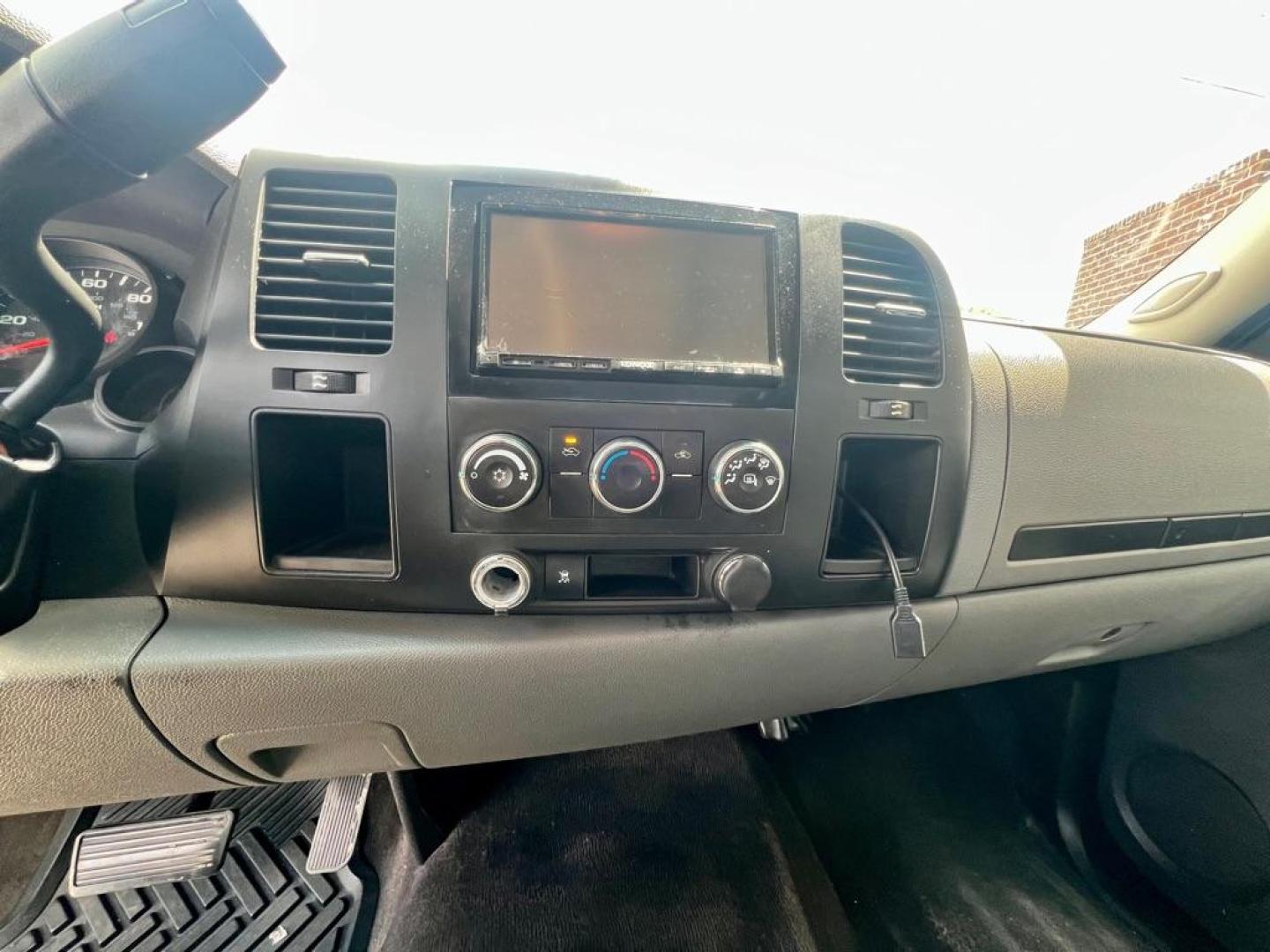 2010 BLACK GMC SIERRA 1500 SL (3GTRCUEA1AG) with an 4.8L engine, Automatic transmission, located at 4415 NE 28th St, Haltom City, TX, 76117, (817) 222-9334, 32.795322, -97.280937 - Photo#9
