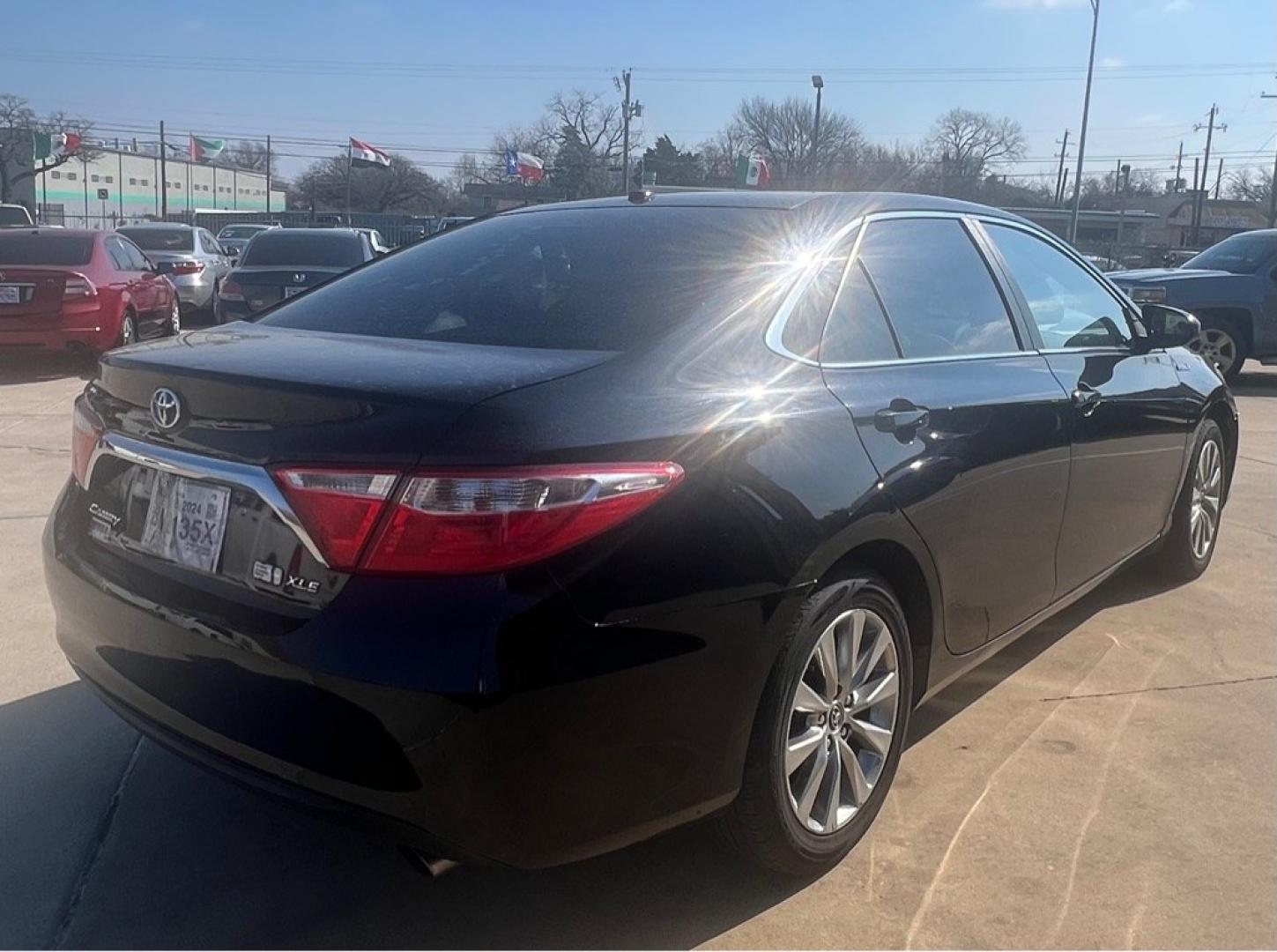 2015 BLACK TOYOTA CAMRY HYBRID (4T1BD1FK3FU) with an 2.5L engine, Continuously Variable transmission, located at 4415 NE 28th St, Haltom City, TX, 76117, (817) 222-9334, 32.795322, -97.280937- Photo#3