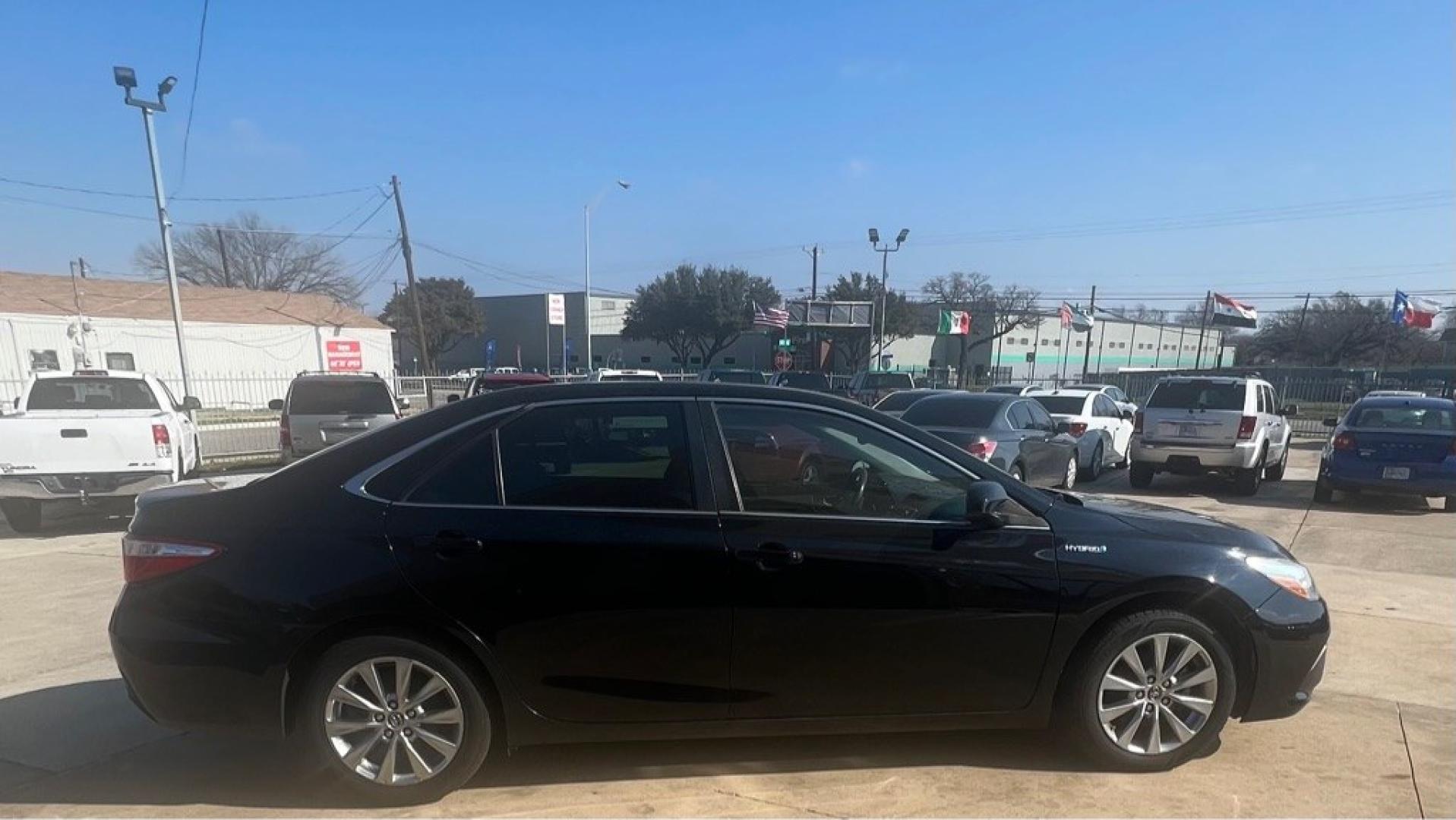 2015 BLACK TOYOTA CAMRY HYBRID (4T1BD1FK3FU) with an 2.5L engine, Continuously Variable transmission, located at 4415 NE 28th St, Haltom City, TX, 76117, (817) 222-9334, 32.795322, -97.280937- Photo#8