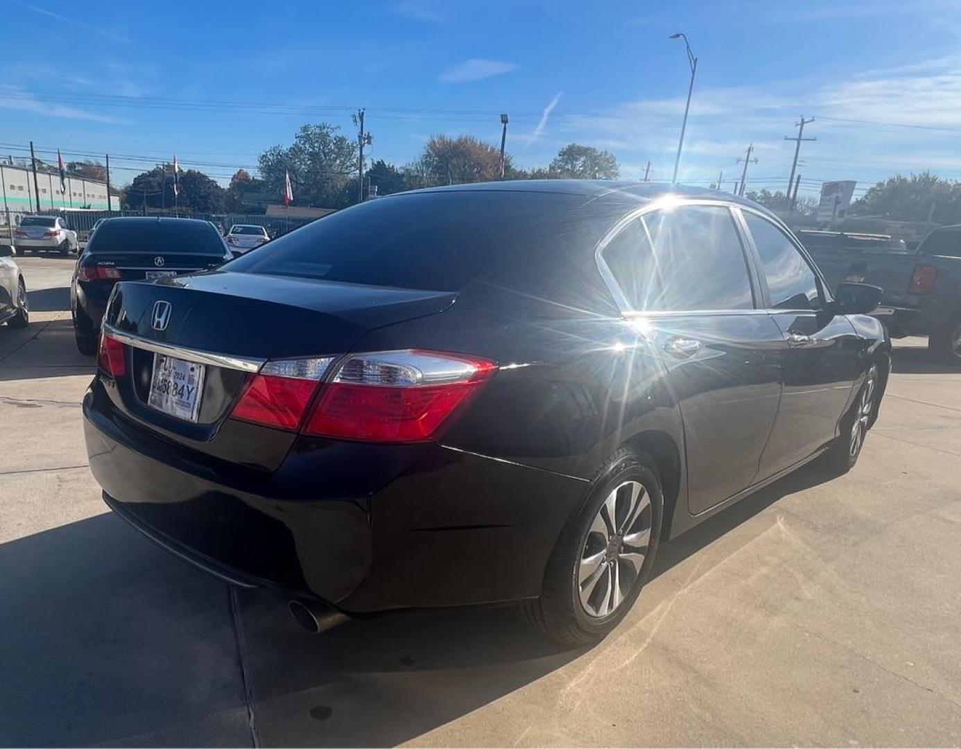 2013 BLACK HONDA ACCORD ULX (1HGCR2F30DA) with an 2.4L engine, Continuously Variable transmission, located at 4415 NE 28th St, Haltom City, TX, 76117, (817) 222-9334, 32.795322, -97.280937 - Photo#4