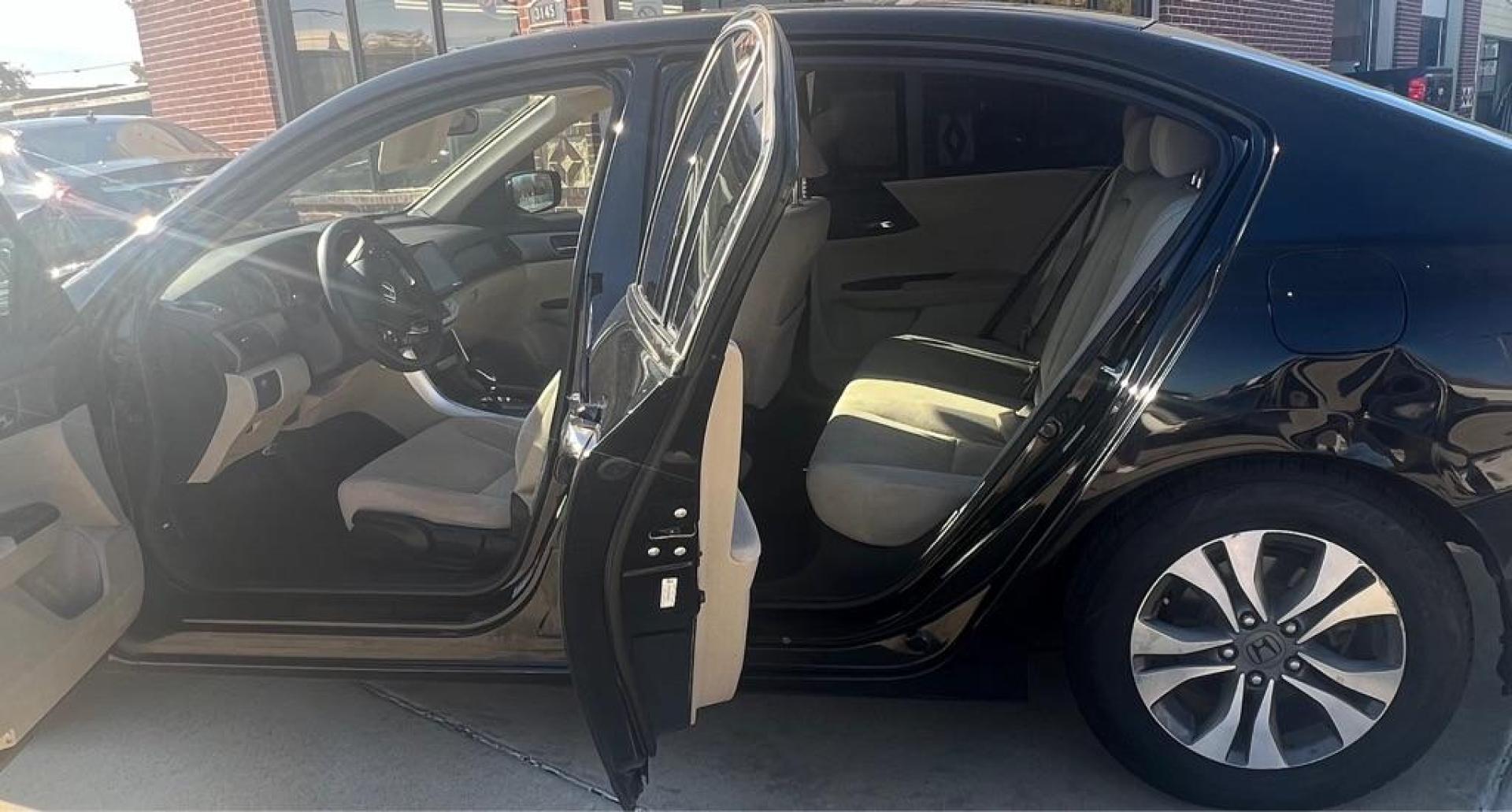 2013 BLACK HONDA ACCORD ULX (1HGCR2F30DA) with an 2.4L engine, Continuously Variable transmission, located at 4415 NE 28th St, Haltom City, TX, 76117, (817) 222-9334, 32.795322, -97.280937 - Photo#10