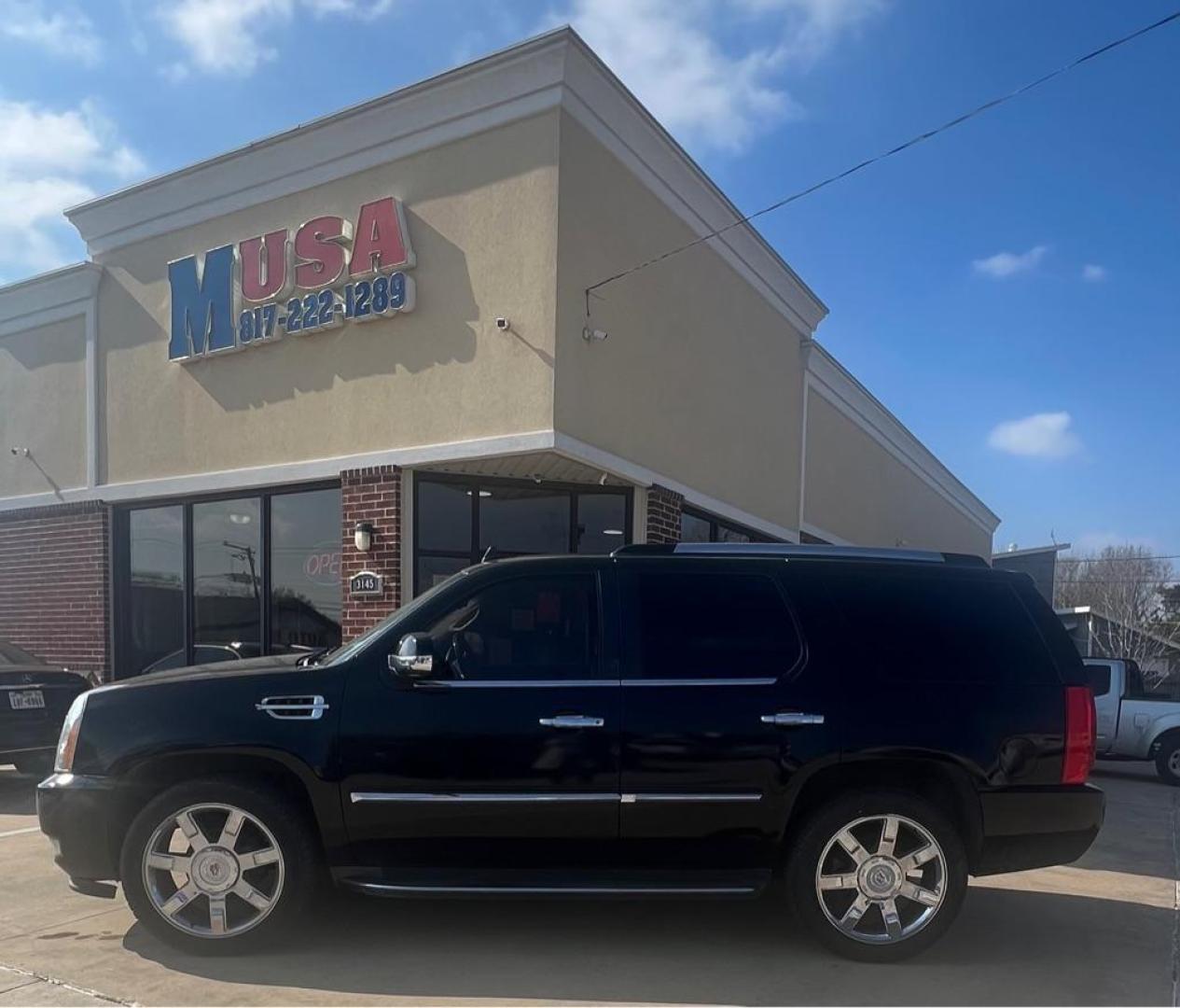 2010 BLACK CADILLAC ESCALADE LUXURY (1GYUCBEF4AR) with an 6.2L engine, Automatic transmission, located at 4415 NE 28th St, Haltom City, TX, 76117, (817) 222-9334, 32.795322, -97.280937- Photo#0