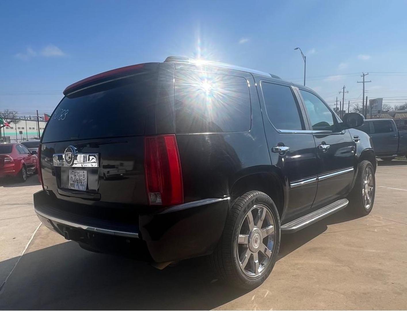 2010 BLACK CADILLAC ESCALADE LUXURY (1GYUCBEF4AR) with an 6.2L engine, Automatic transmission, located at 4415 NE 28th St, Haltom City, TX, 76117, (817) 222-9334, 32.795322, -97.280937- Photo#3