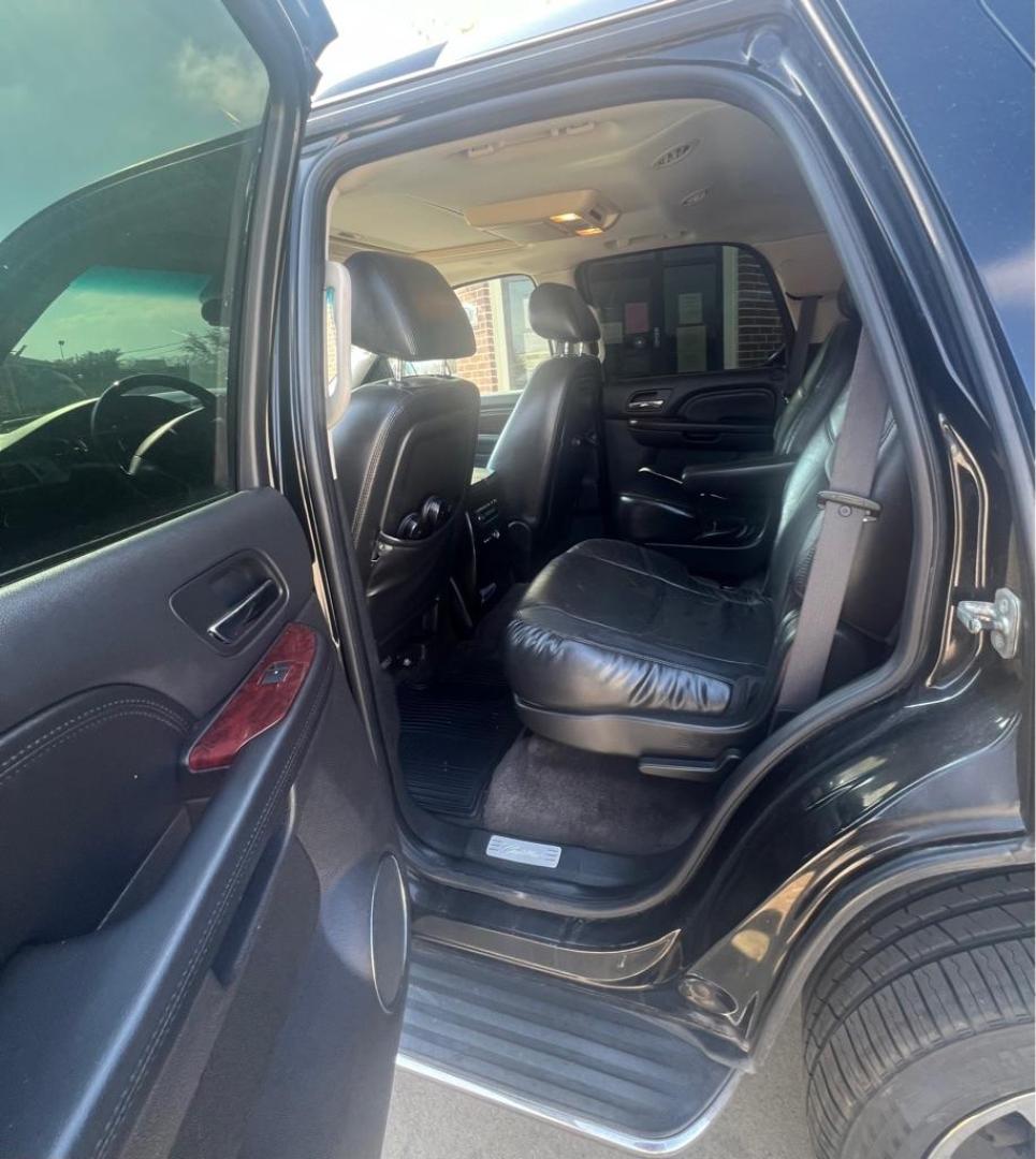 2010 BLACK CADILLAC ESCALADE LUXURY (1GYUCBEF4AR) with an 6.2L engine, Automatic transmission, located at 4415 NE 28th St, Haltom City, TX, 76117, (817) 222-9334, 32.795322, -97.280937- Photo#11