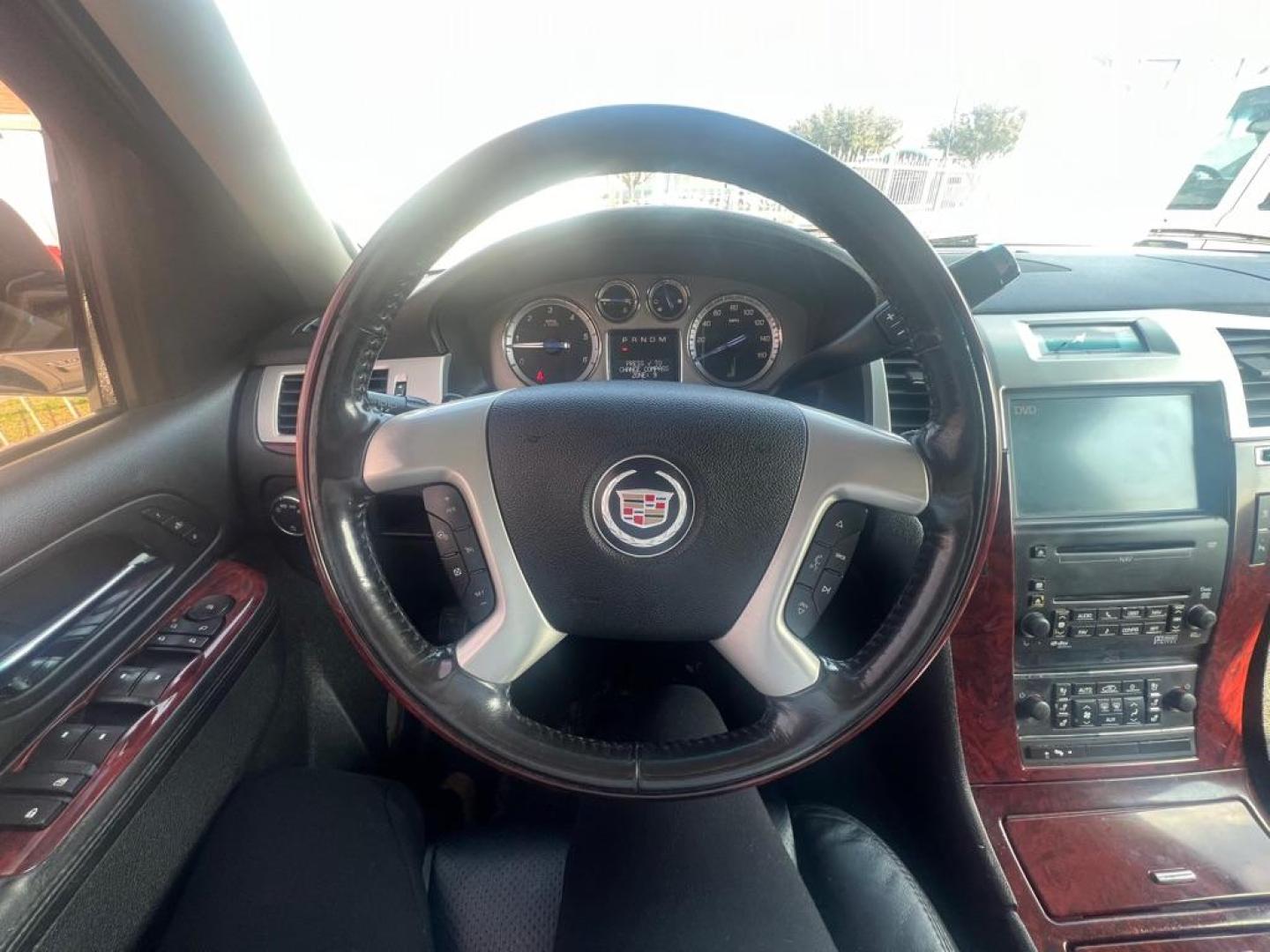 2010 BLACK CADILLAC ESCALADE LUXURY (1GYUCBEF4AR) with an 6.2L engine, Automatic transmission, located at 4415 NE 28th St, Haltom City, TX, 76117, (817) 222-9334, 32.795322, -97.280937- Photo#12