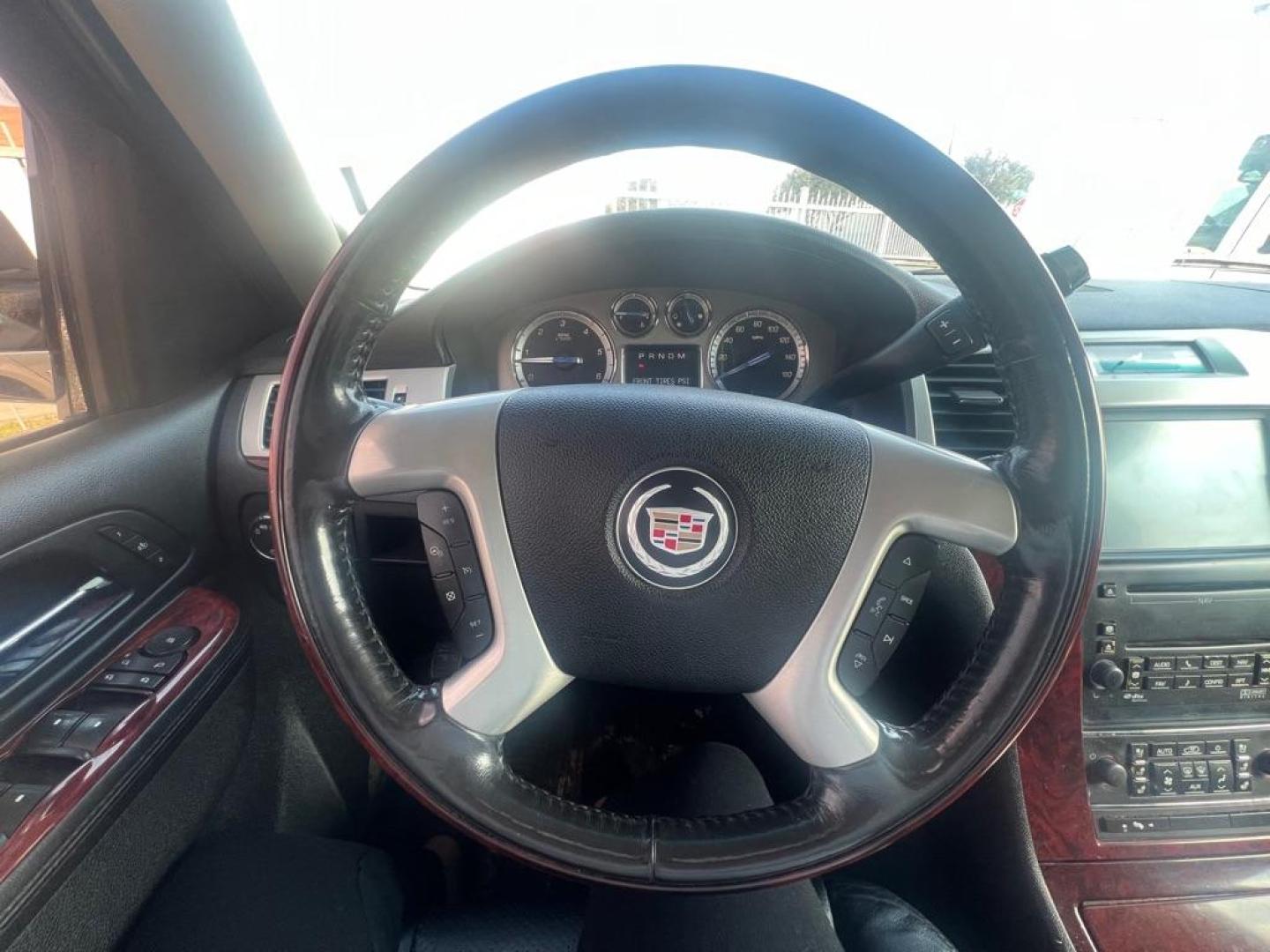 2010 BLACK CADILLAC ESCALADE LUXURY (1GYUCBEF4AR) with an 6.2L engine, Automatic transmission, located at 4415 NE 28th St, Haltom City, TX, 76117, (817) 222-9334, 32.795322, -97.280937- Photo#13