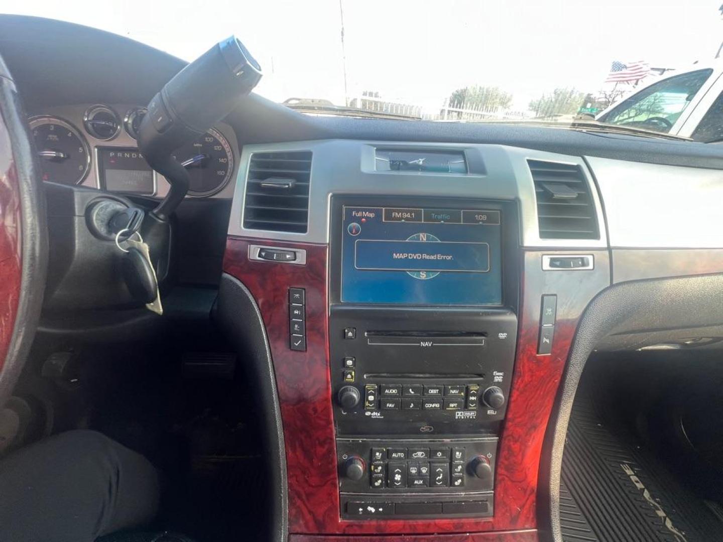 2010 BLACK CADILLAC ESCALADE LUXURY (1GYUCBEF4AR) with an 6.2L engine, Automatic transmission, located at 4415 NE 28th St, Haltom City, TX, 76117, (817) 222-9334, 32.795322, -97.280937- Photo#14