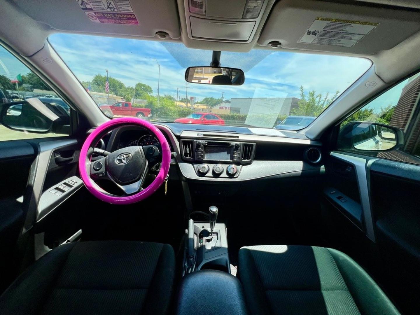 2016 WHITE TOYOTA RAV4 LE (2T3ZFREV3GW) with an 2.5L engine, Automatic transmission, located at 4415 NE 28th St, Haltom City, TX, 76117, (817) 222-9334, 32.795322, -97.280937- Photo#7