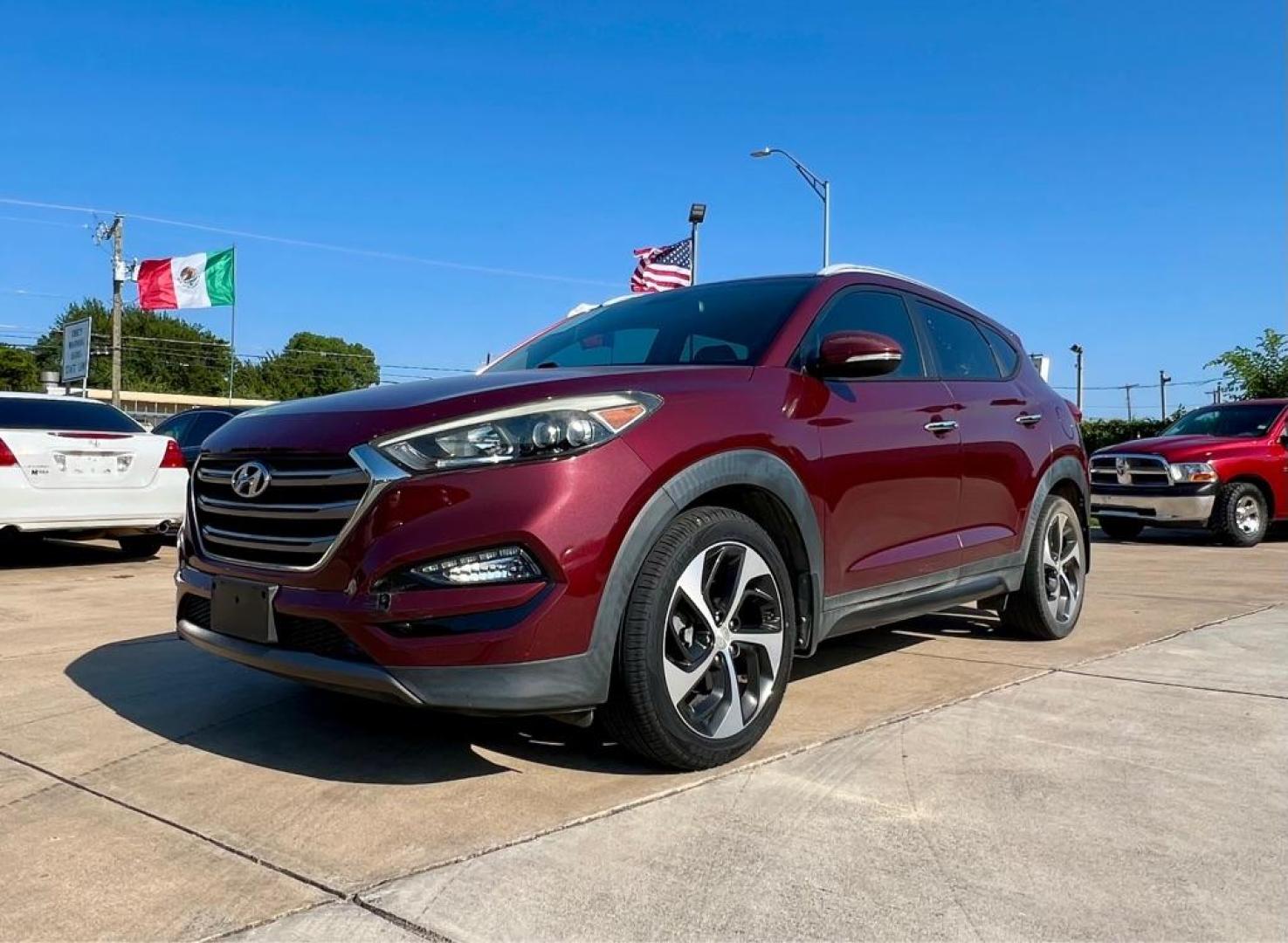 2016 Maroon HYUNDAI TUCSON LIMITED (KM8J33A28GU) with an 1.6L engine, Automatic transmission, located at 4415 NE 28th St, Haltom City, TX, 76117, (817) 222-9334, 32.795322, -97.280937 - Photo#1