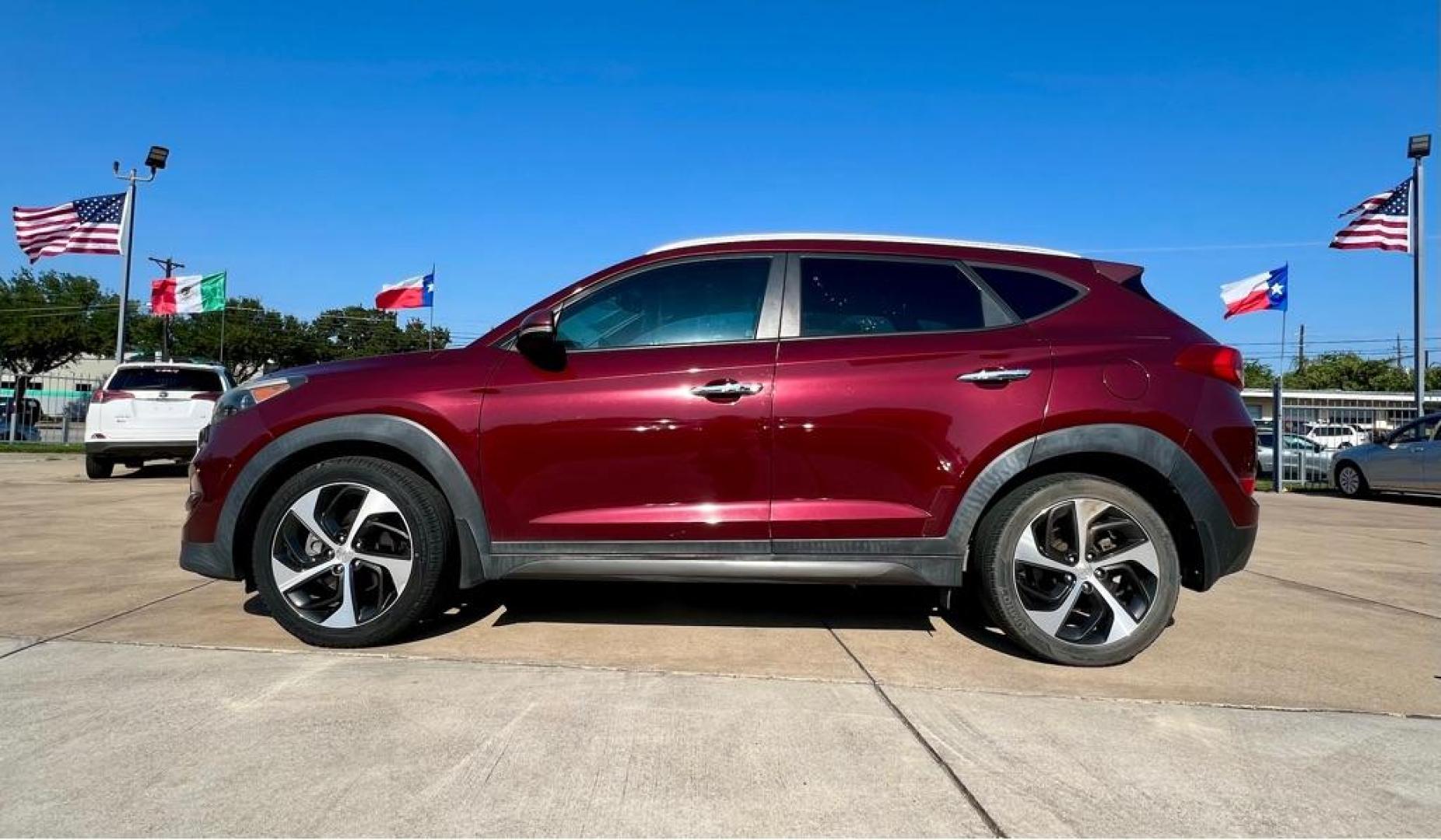 2016 Maroon HYUNDAI TUCSON LIMITED (KM8J33A28GU) with an 1.6L engine, Automatic transmission, located at 4415 NE 28th St, Haltom City, TX, 76117, (817) 222-9334, 32.795322, -97.280937 - Photo#2