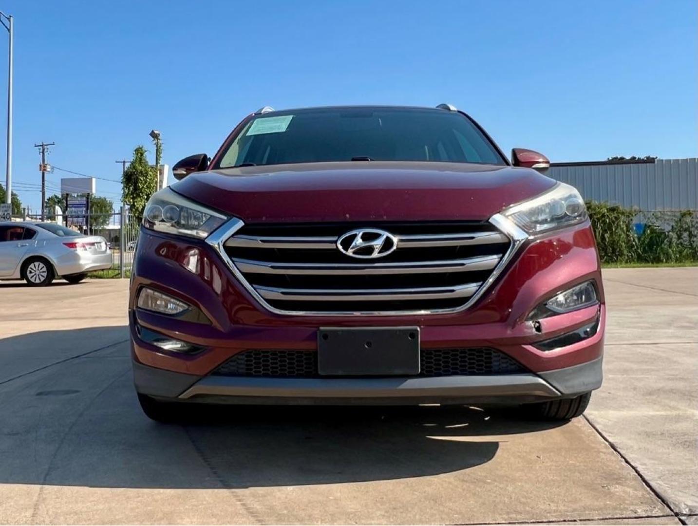 2016 Maroon HYUNDAI TUCSON LIMITED (KM8J33A28GU) with an 1.6L engine, Automatic transmission, located at 4415 NE 28th St, Haltom City, TX, 76117, (817) 222-9334, 32.795322, -97.280937 - Photo#5