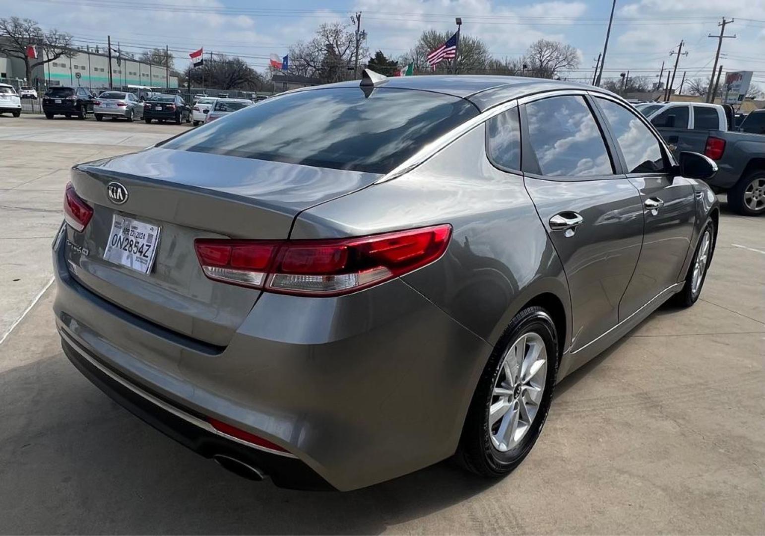 2017 SILVER KIA OPTIMA LX (5XXGT4L37HG) with an 2.4L engine, Automatic transmission, located at 4415 NE 28th St, Haltom City, TX, 76117, (817) 222-9334, 32.795322, -97.280937 - Photo#3