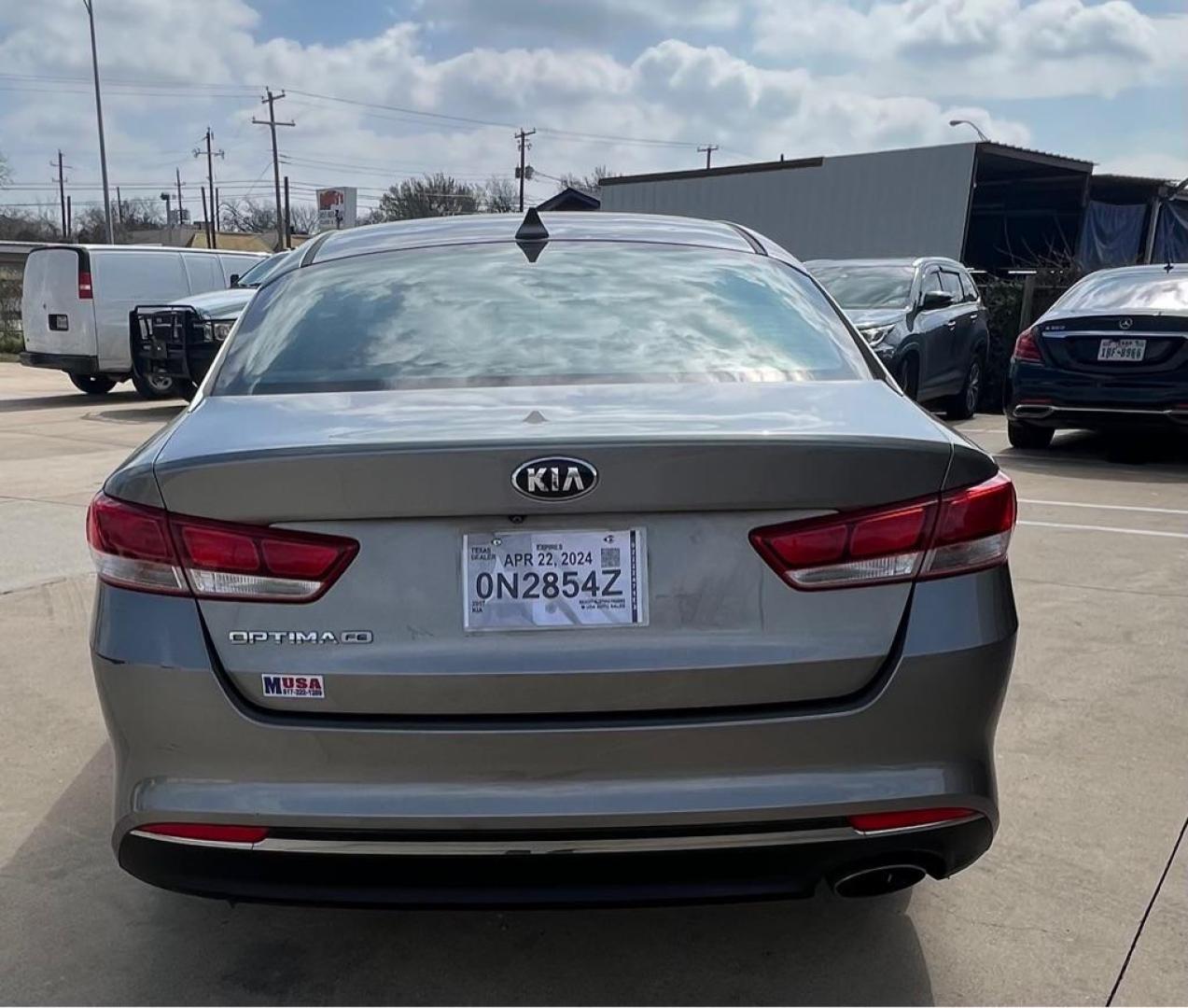 2017 SILVER KIA OPTIMA LX (5XXGT4L37HG) with an 2.4L engine, Automatic transmission, located at 4415 NE 28th St, Haltom City, TX, 76117, (817) 222-9334, 32.795322, -97.280937 - Photo#7