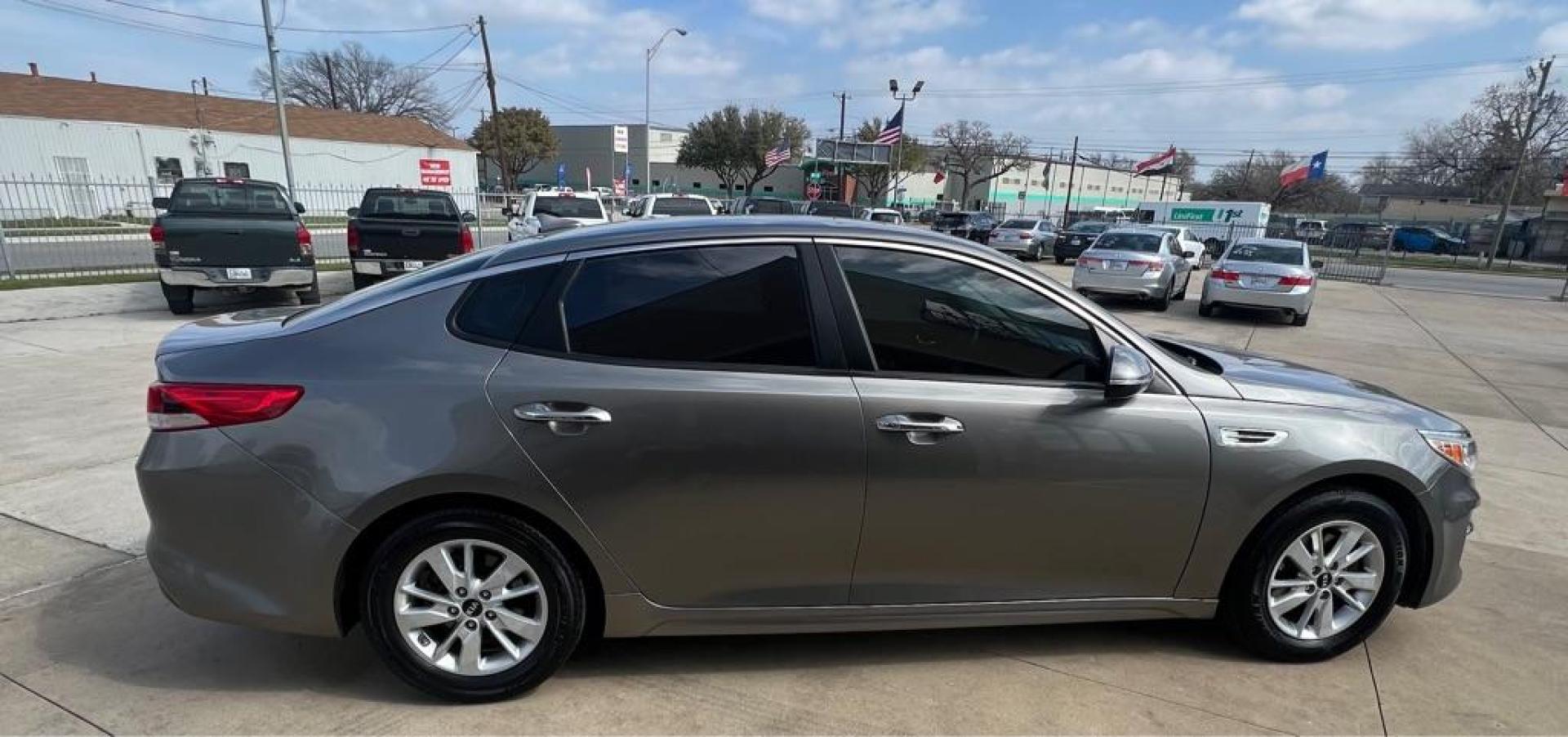2017 SILVER KIA OPTIMA LX (5XXGT4L37HG) with an 2.4L engine, Automatic transmission, located at 4415 NE 28th St, Haltom City, TX, 76117, (817) 222-9334, 32.795322, -97.280937 - Photo#8