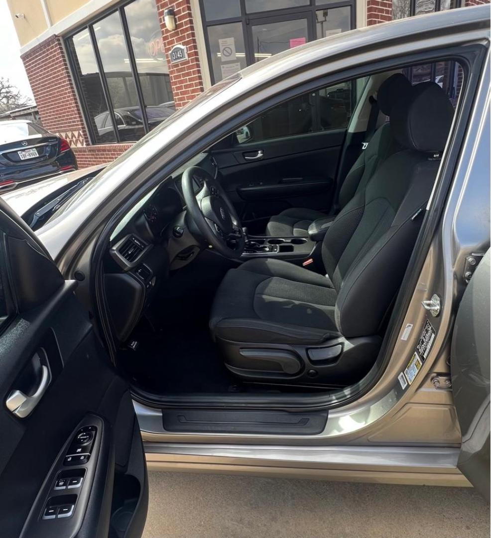 2017 SILVER KIA OPTIMA LX (5XXGT4L37HG) with an 2.4L engine, Automatic transmission, located at 4415 NE 28th St, Haltom City, TX, 76117, (817) 222-9334, 32.795322, -97.280937 - Photo#10