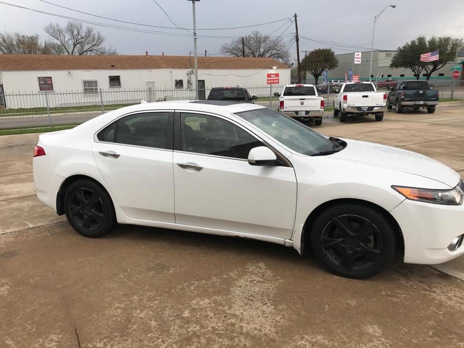 2013 White ACURA TSX TECH (JH4CU2F68DC) with an 2.4L engine, Automatic transmission, located at 4415 NE 28th St, Haltom City, TX, 76117, (817) 222-9334, 32.795322, -97.280937 - Photo #2