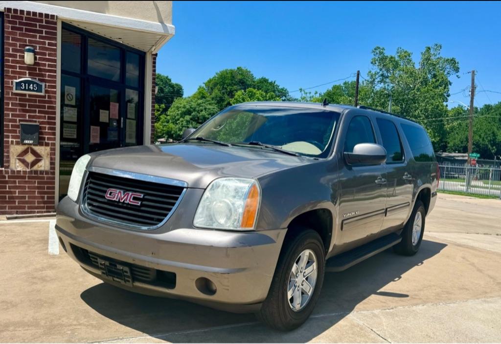 photo of 2011 GMC YUKON XL 4DR