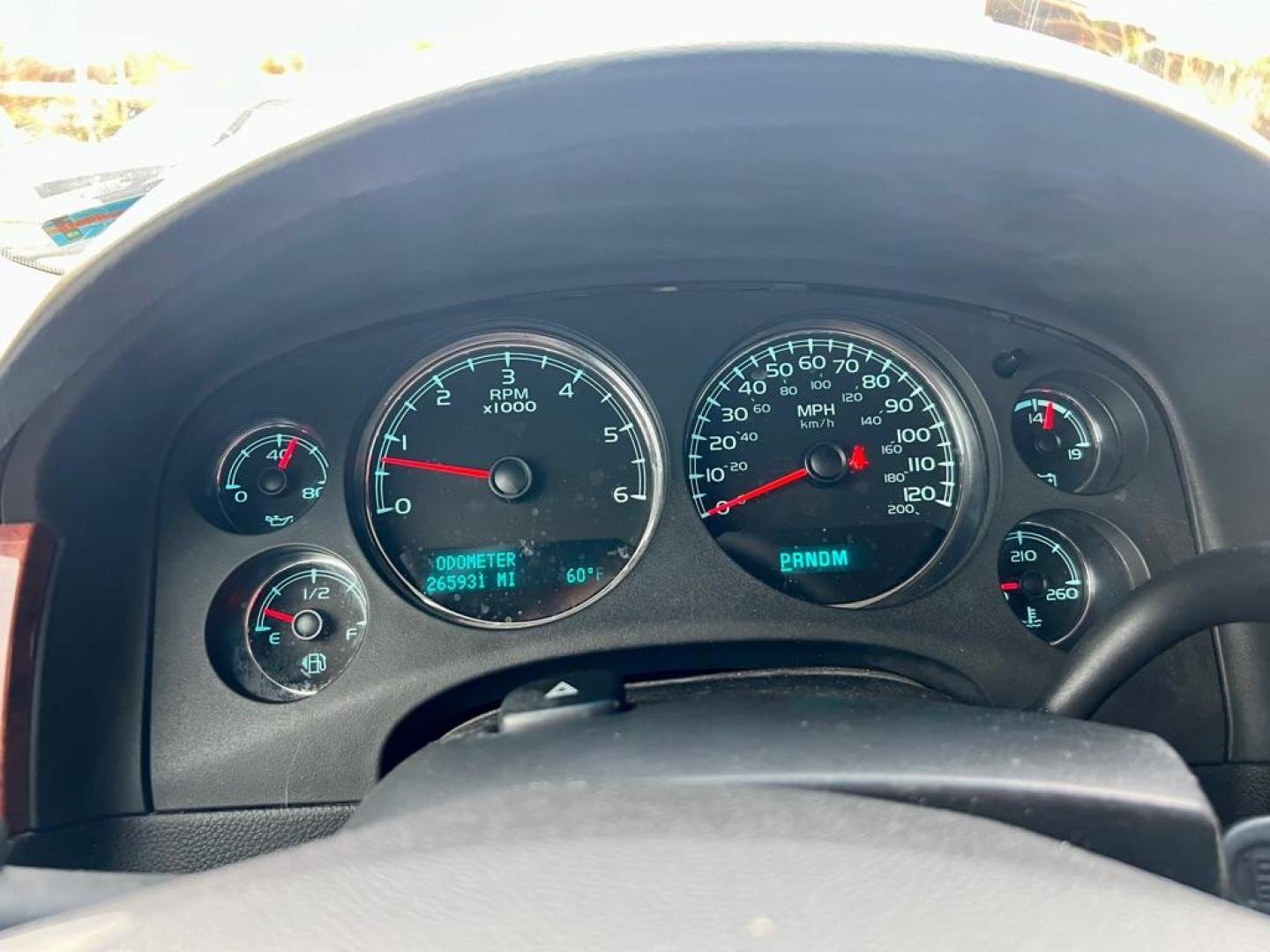 2012 SILVER CHEVROLET TAHOE 1500 LT (1GNSCBE00CR) with an 5.3L engine, Automatic transmission, located at 4415 NE 28th St, Haltom City, TX, 76117, (817) 222-9334, 32.795322, -97.280937 - Photo#9