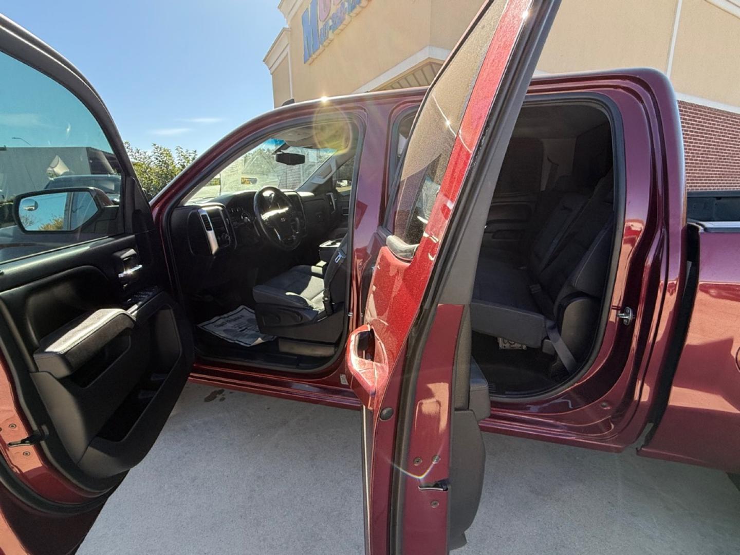 2015 RED CHEVROLET SILVERADO 1500 LT (3GCPCREC0FG) with an 5.3L engine, Automatic transmission, located at 4415 NE 28th St, Haltom City, TX, 76117, (817) 222-9334, 32.795322, -97.280937- Photo#6