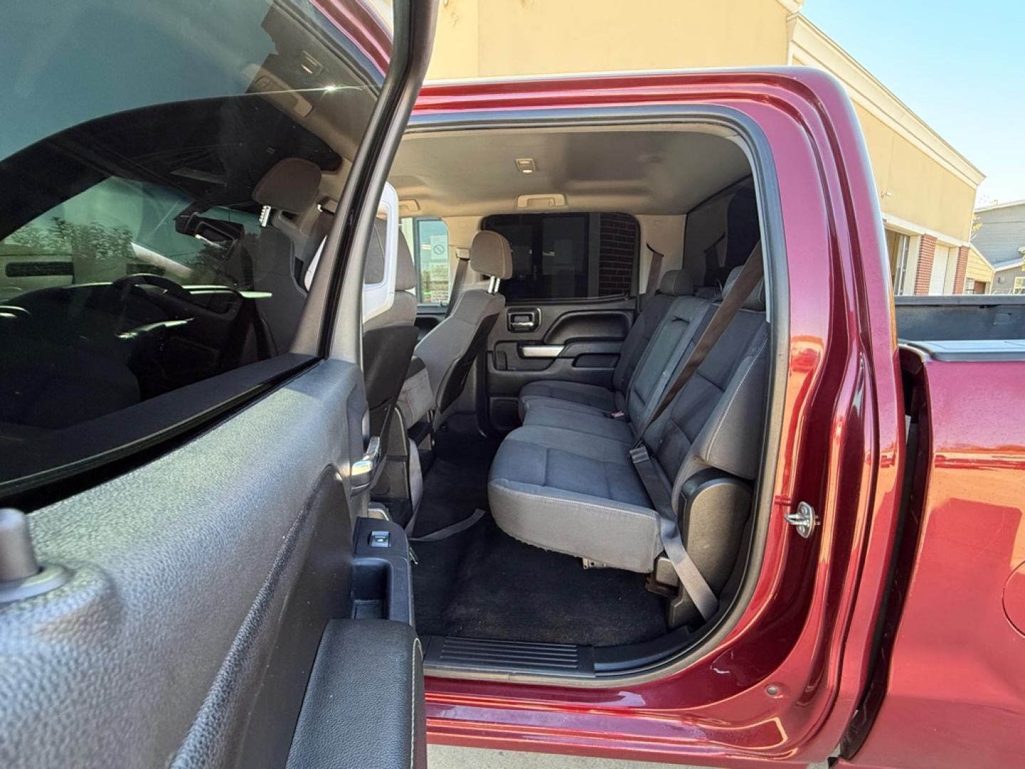 2015 RED CHEVROLET SILVERADO 1500 LT (3GCPCREC0FG) with an 5.3L engine, Automatic transmission, located at 4415 NE 28th St, Haltom City, TX, 76117, (817) 222-9334, 32.795322, -97.280937- Photo#8