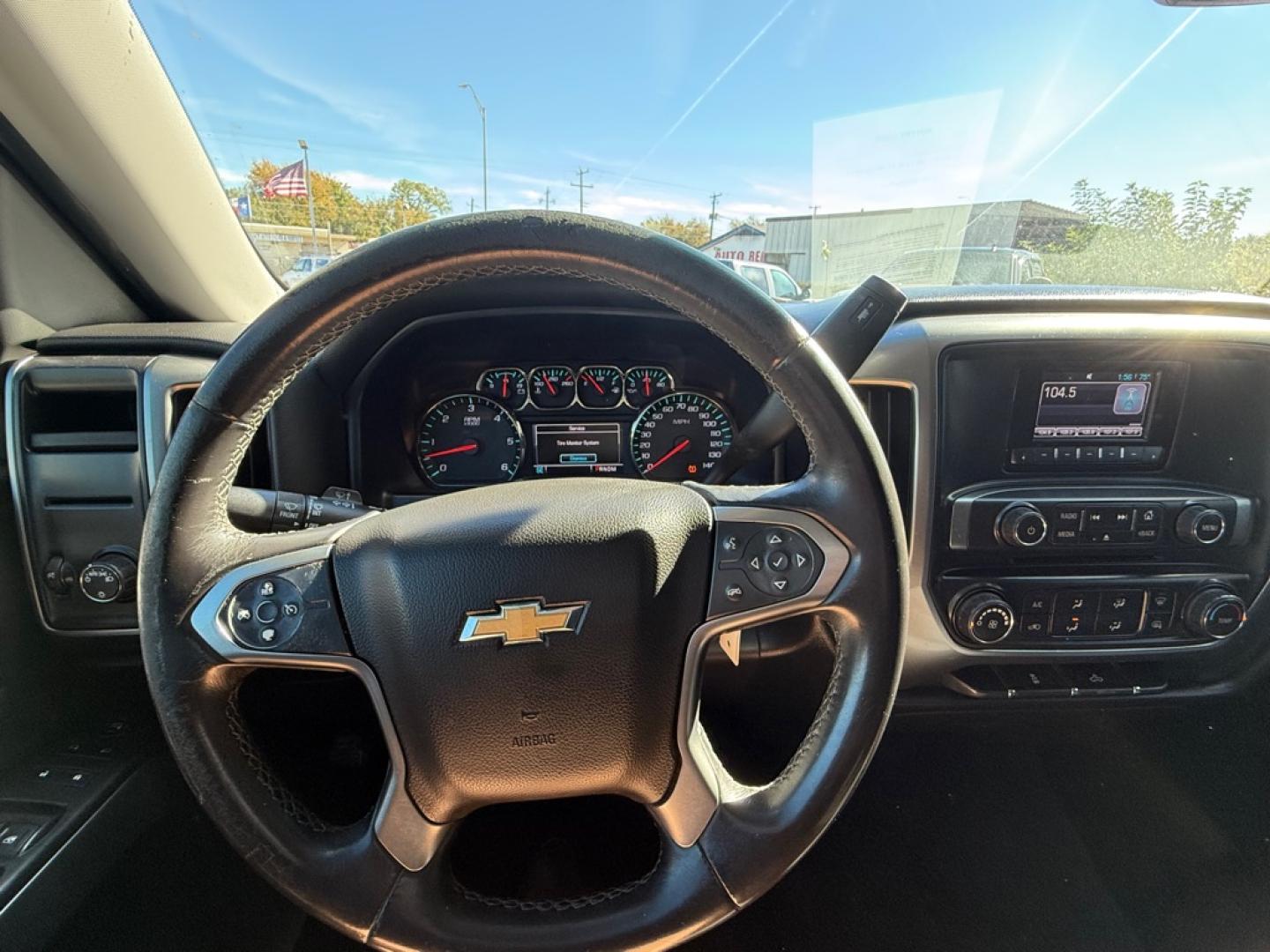 2015 RED CHEVROLET SILVERADO 1500 LT (3GCPCREC0FG) with an 5.3L engine, Automatic transmission, located at 4415 NE 28th St, Haltom City, TX, 76117, (817) 222-9334, 32.795322, -97.280937- Photo#9