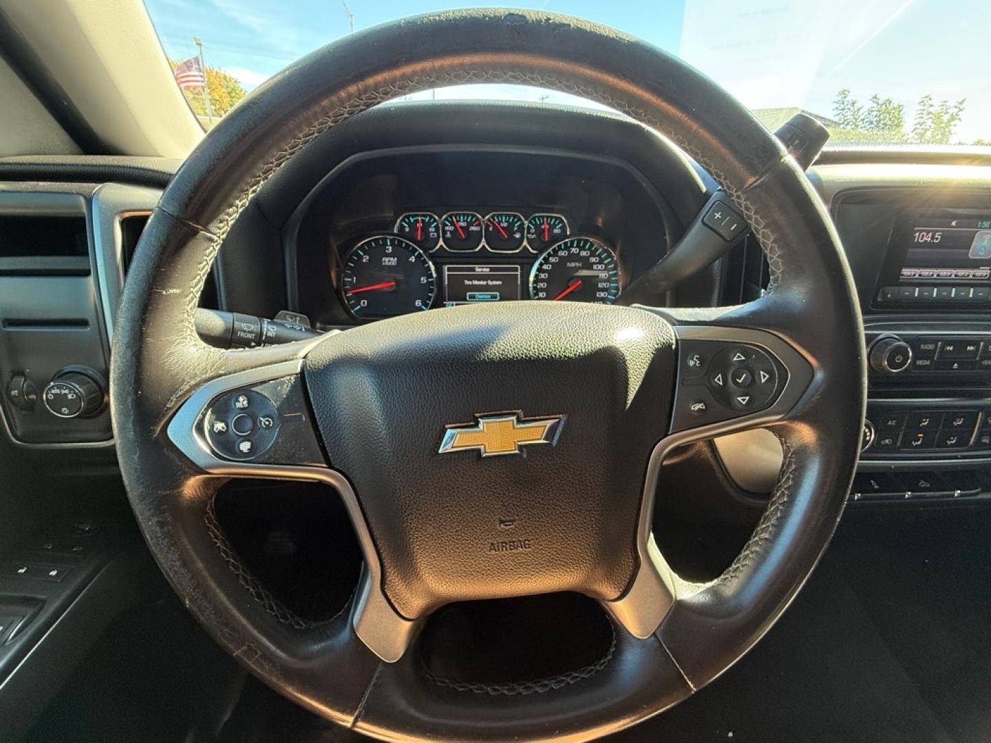 2015 RED CHEVROLET SILVERADO 1500 LT (3GCPCREC0FG) with an 5.3L engine, Automatic transmission, located at 4415 NE 28th St, Haltom City, TX, 76117, (817) 222-9334, 32.795322, -97.280937- Photo#10