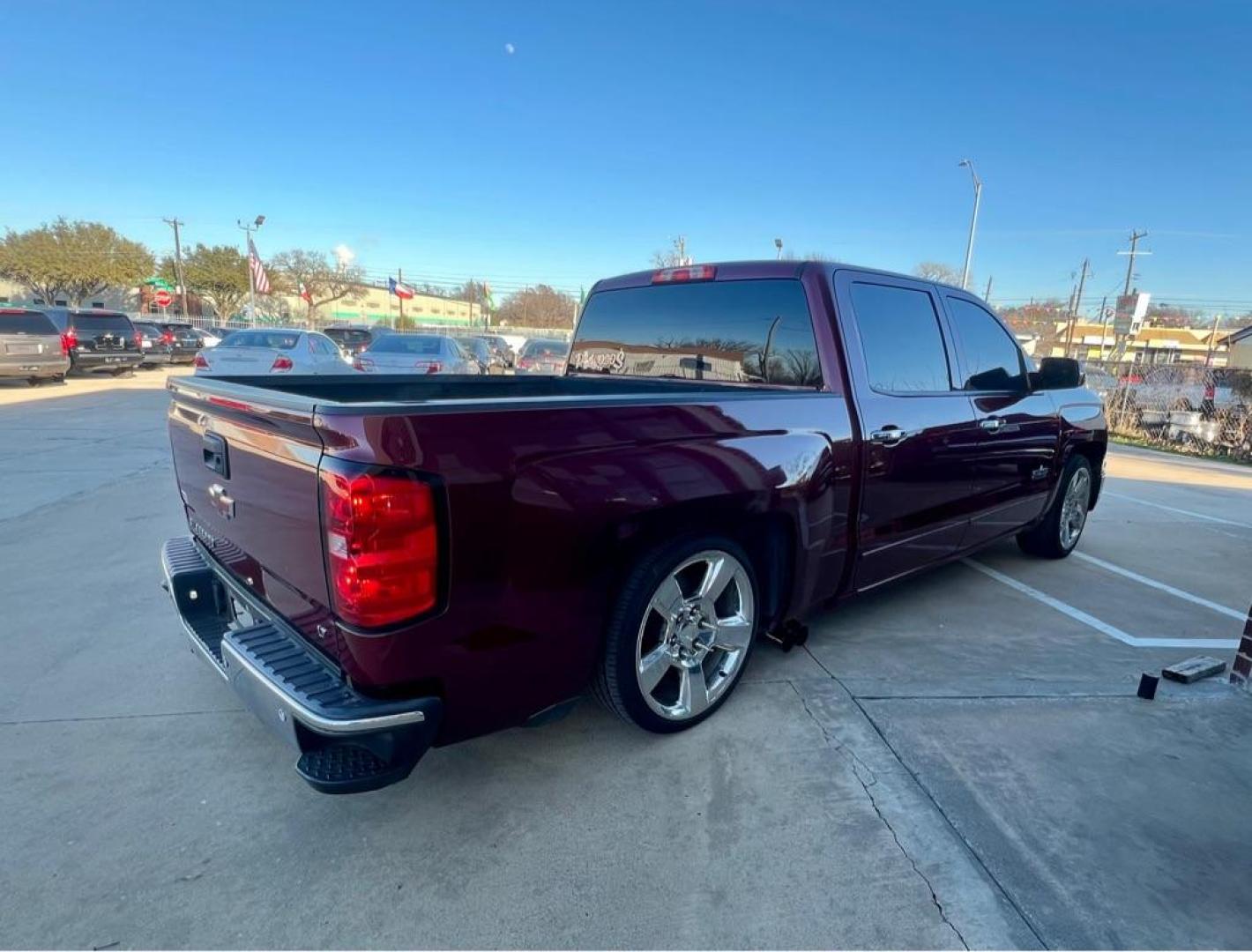 2015 RED CHEVROLET SILVERADO 1500 LT (3GCPCREC0FG) with an 5.3L engine, Automatic transmission, located at 4415 NE 28th St, Haltom City, TX, 76117, (817) 222-9334, 32.795322, -97.280937 - Photo#10