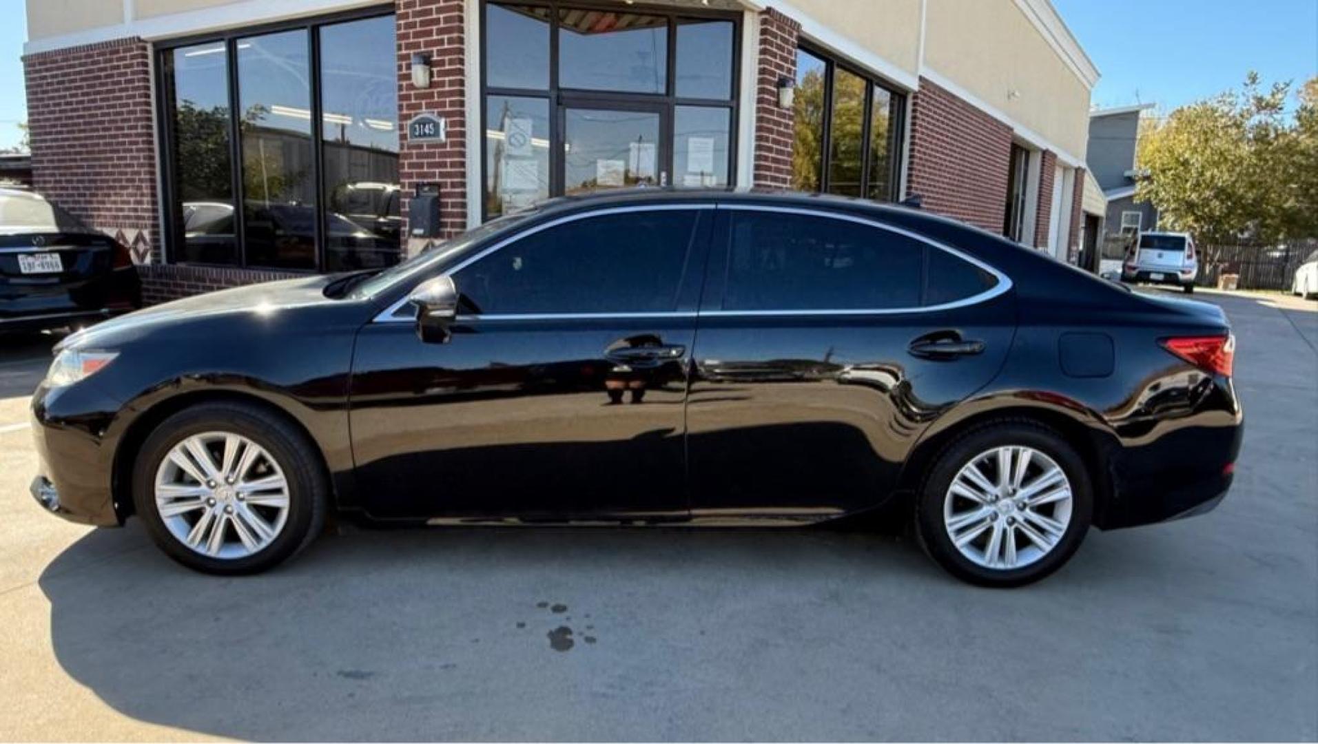 2014 BLACK LEXUS ES 350 (JTHBK1GG9E2) with an 3.5L engine, Automatic transmission, located at 4415 NE 28th St, Haltom City, TX, 76117, (817) 222-9334, 32.795322, -97.280937- Photo#1