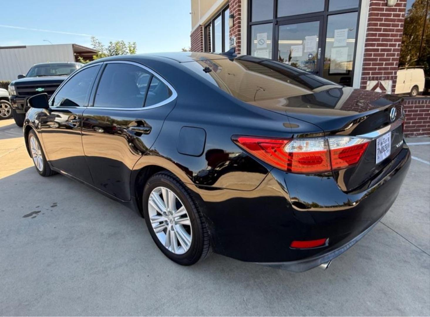 2014 BLACK LEXUS ES 350 (JTHBK1GG9E2) with an 3.5L engine, Automatic transmission, located at 4415 NE 28th St, Haltom City, TX, 76117, (817) 222-9334, 32.795322, -97.280937- Photo#2
